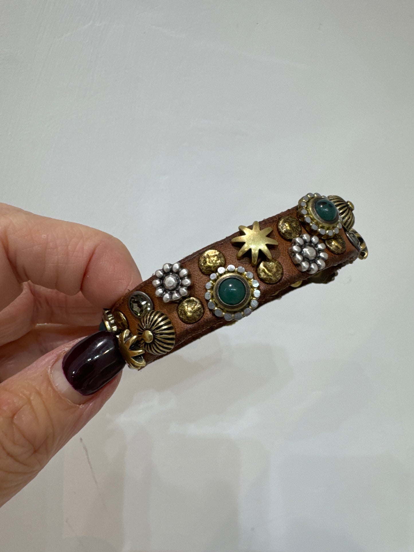 C C024010 Crystal, Turquoise & stud leather bracelet