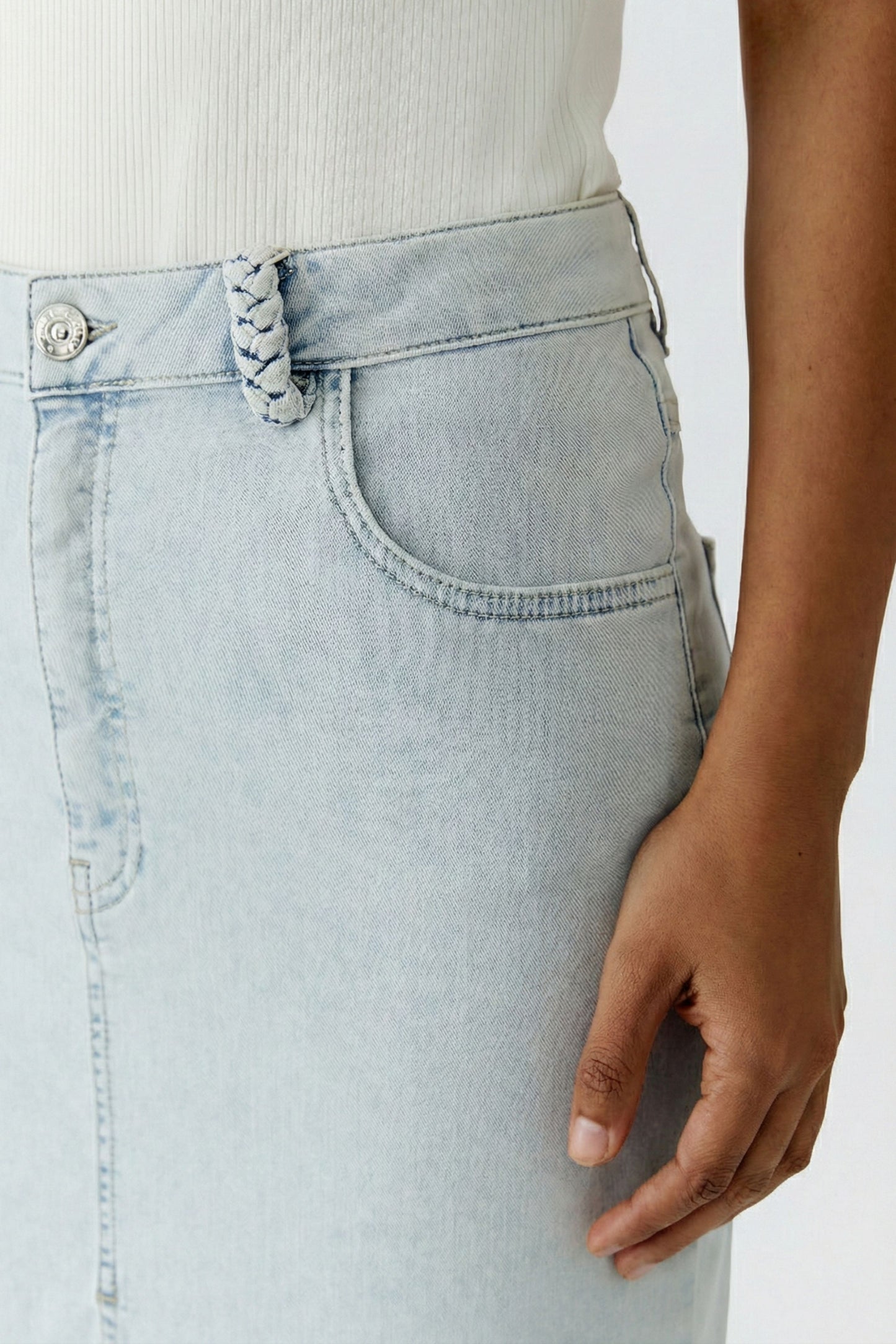 O 97186 Denim midi skirt
