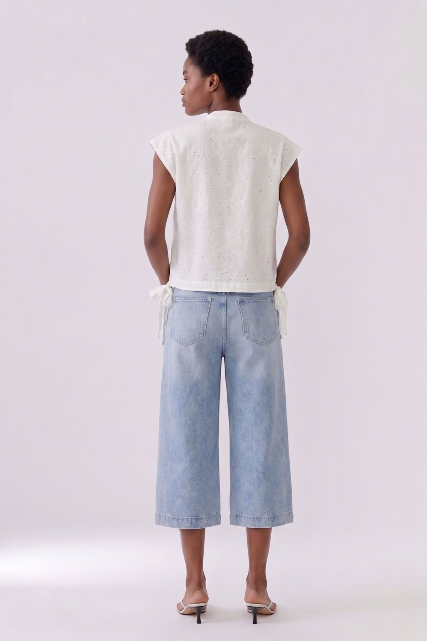 O 98859 Broderie anglaise sleeveless blouse