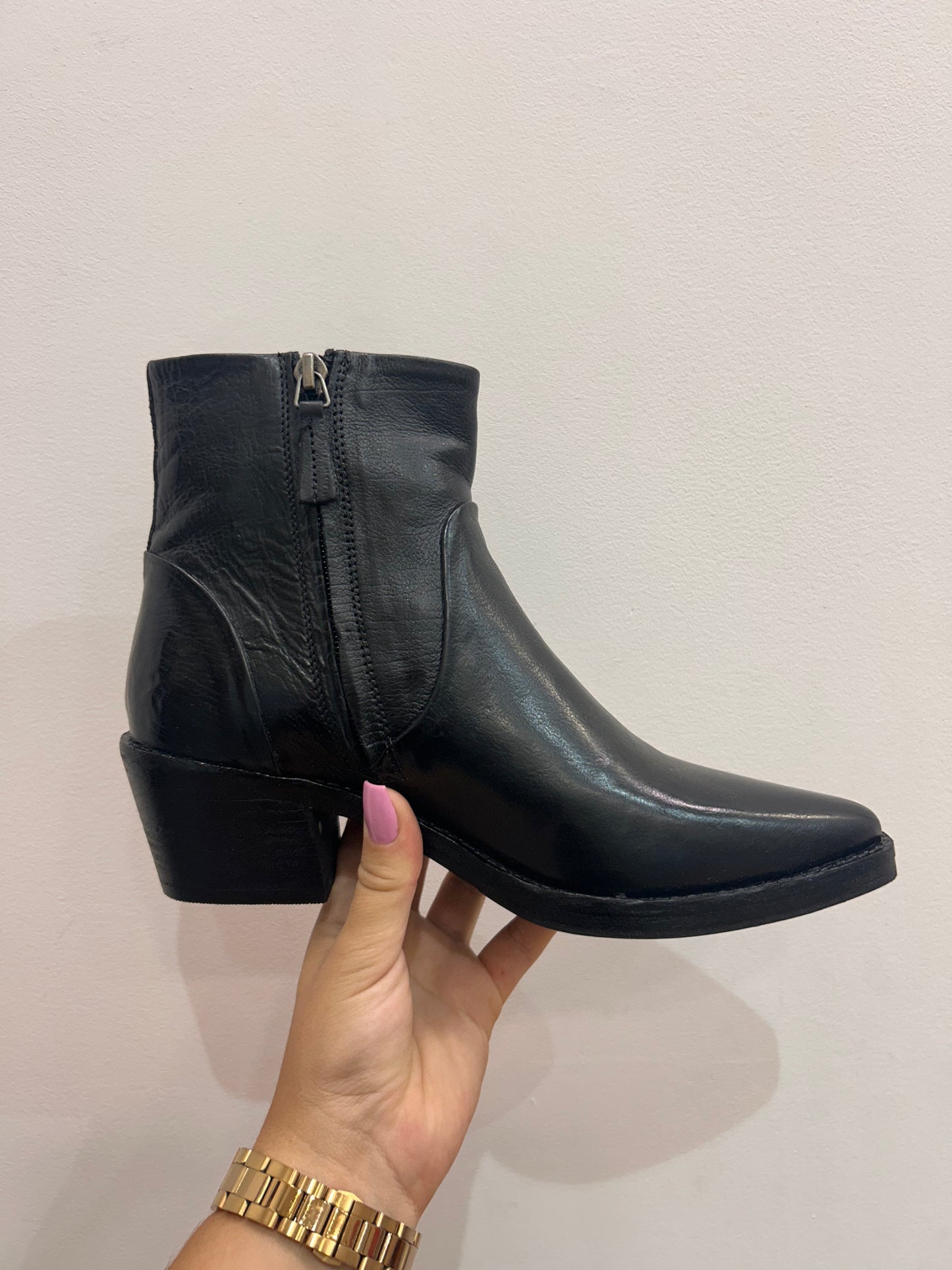 Z 252 21 15 7A washed leather western ankle boot