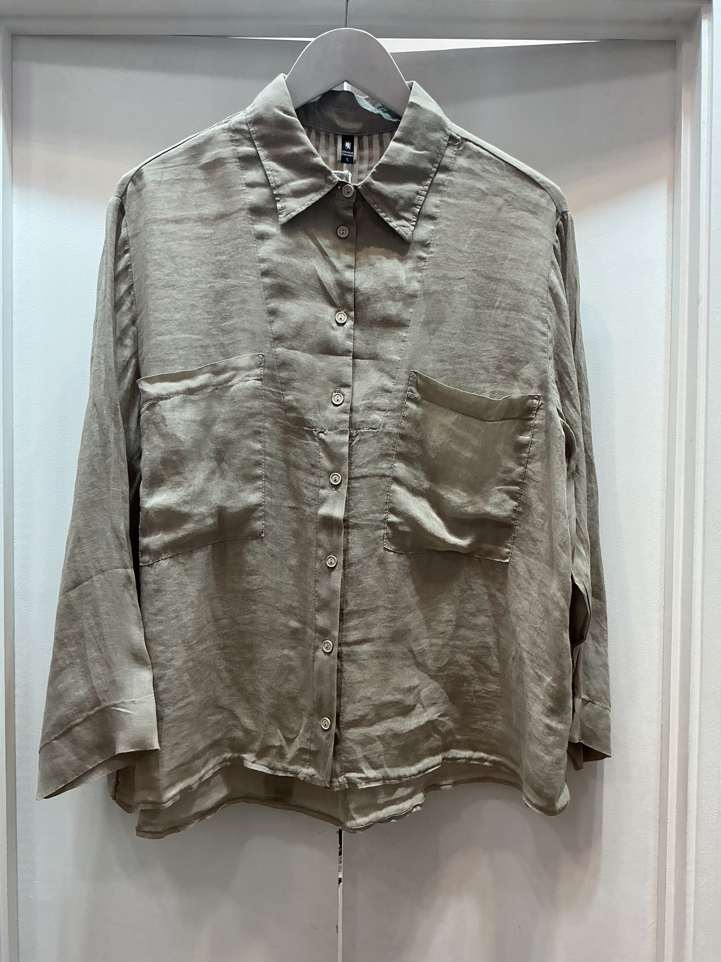 EC 68AO7027 Breast pocket, pleat back sheer blouse