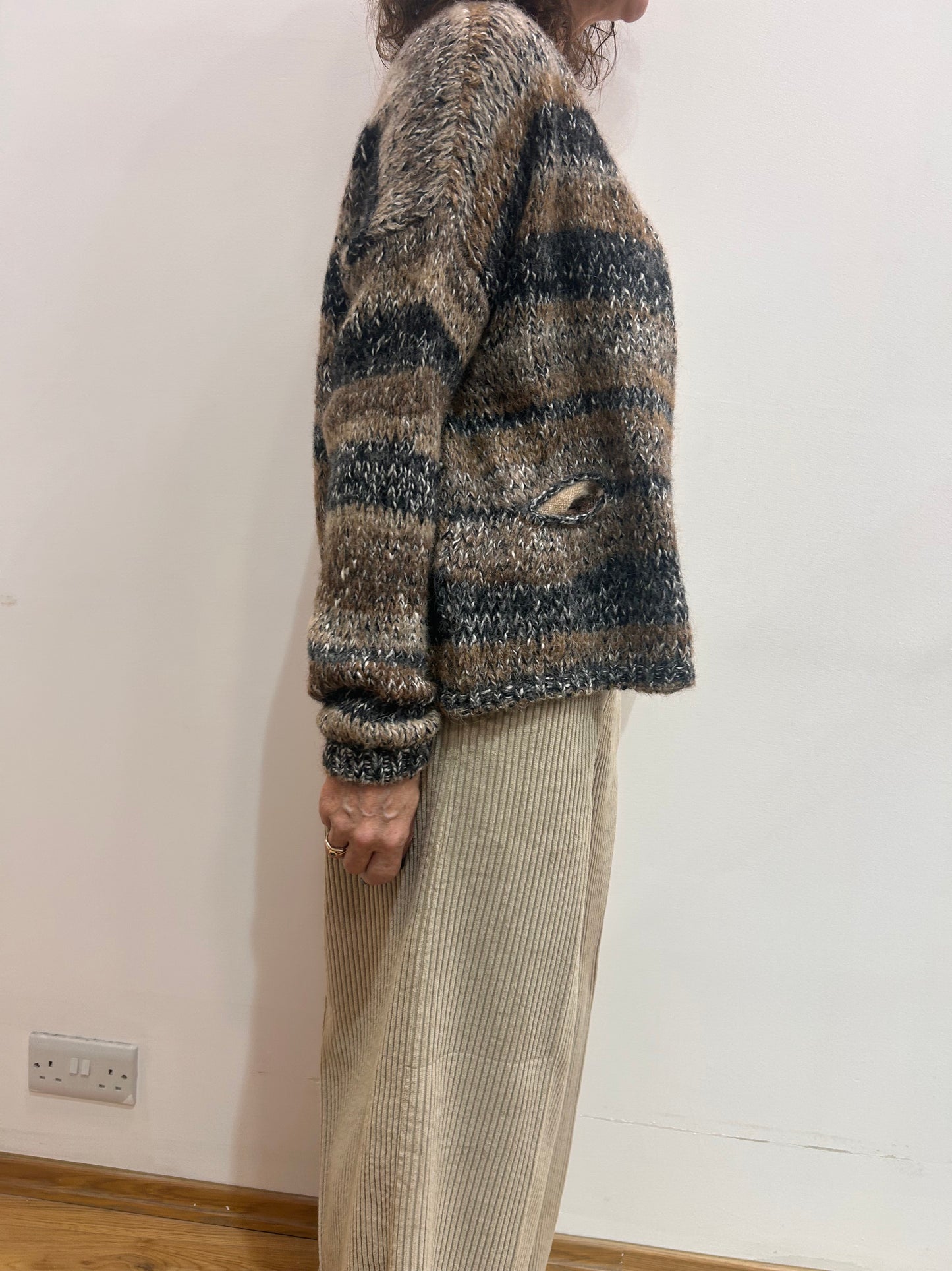 Tr 17521 Stripe V-neck Cardigan