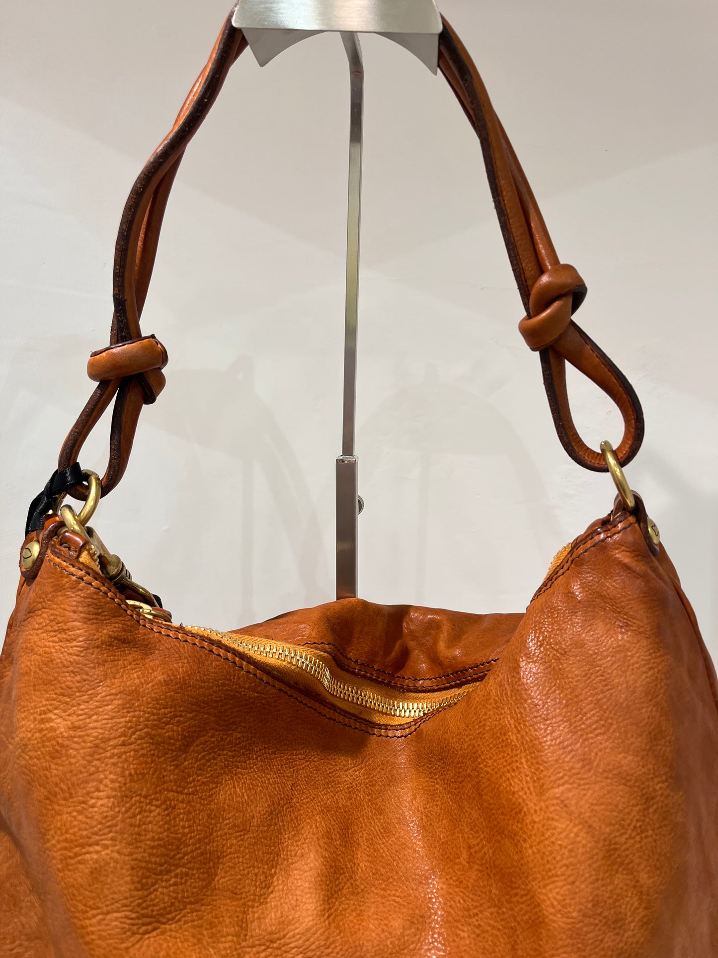 C C040610 Medium knot strap shoulder bag