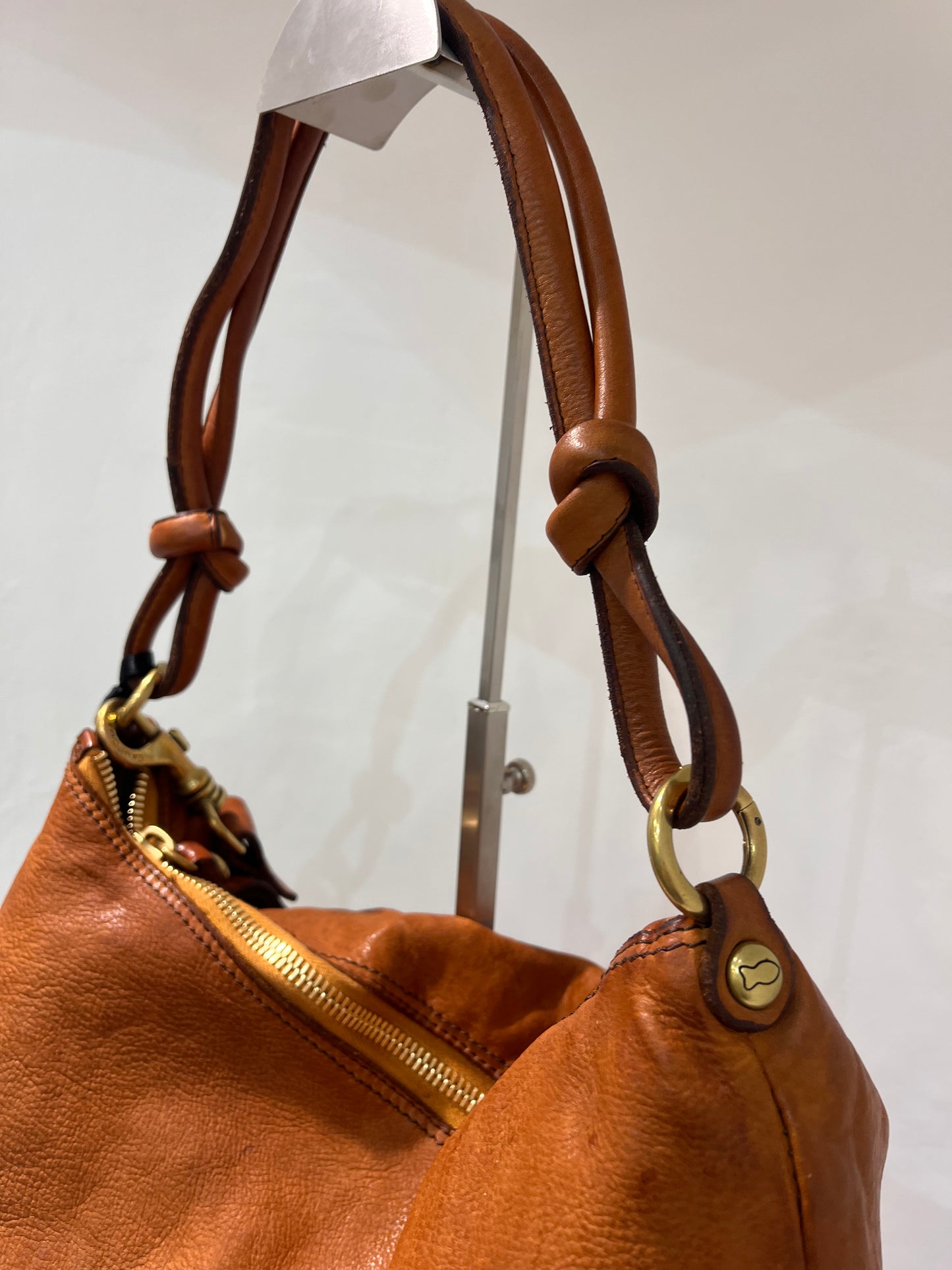C C040610 Medium knot strap shoulder bag