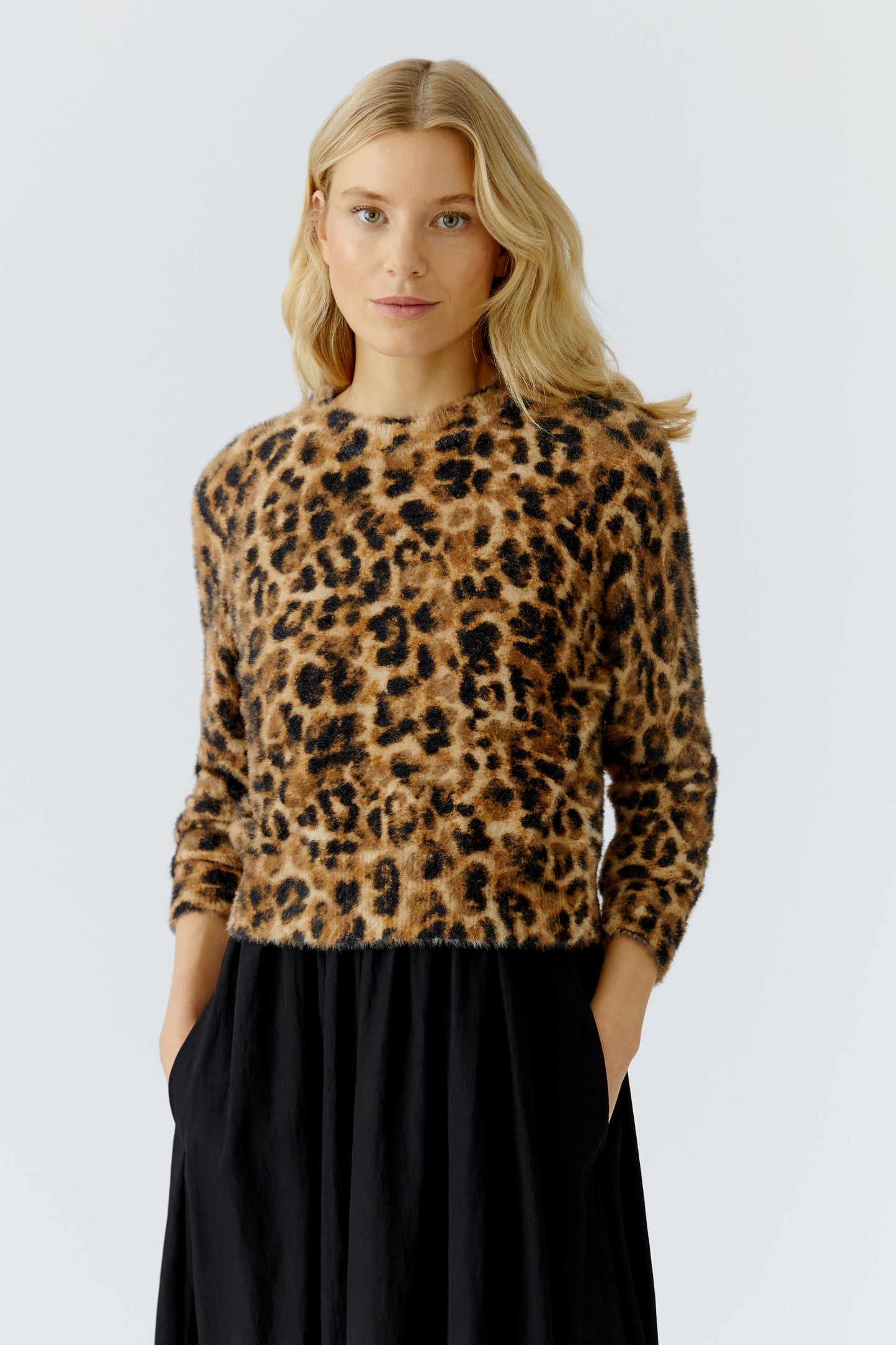 O 86112 Leopard fluffy fitted jumper
