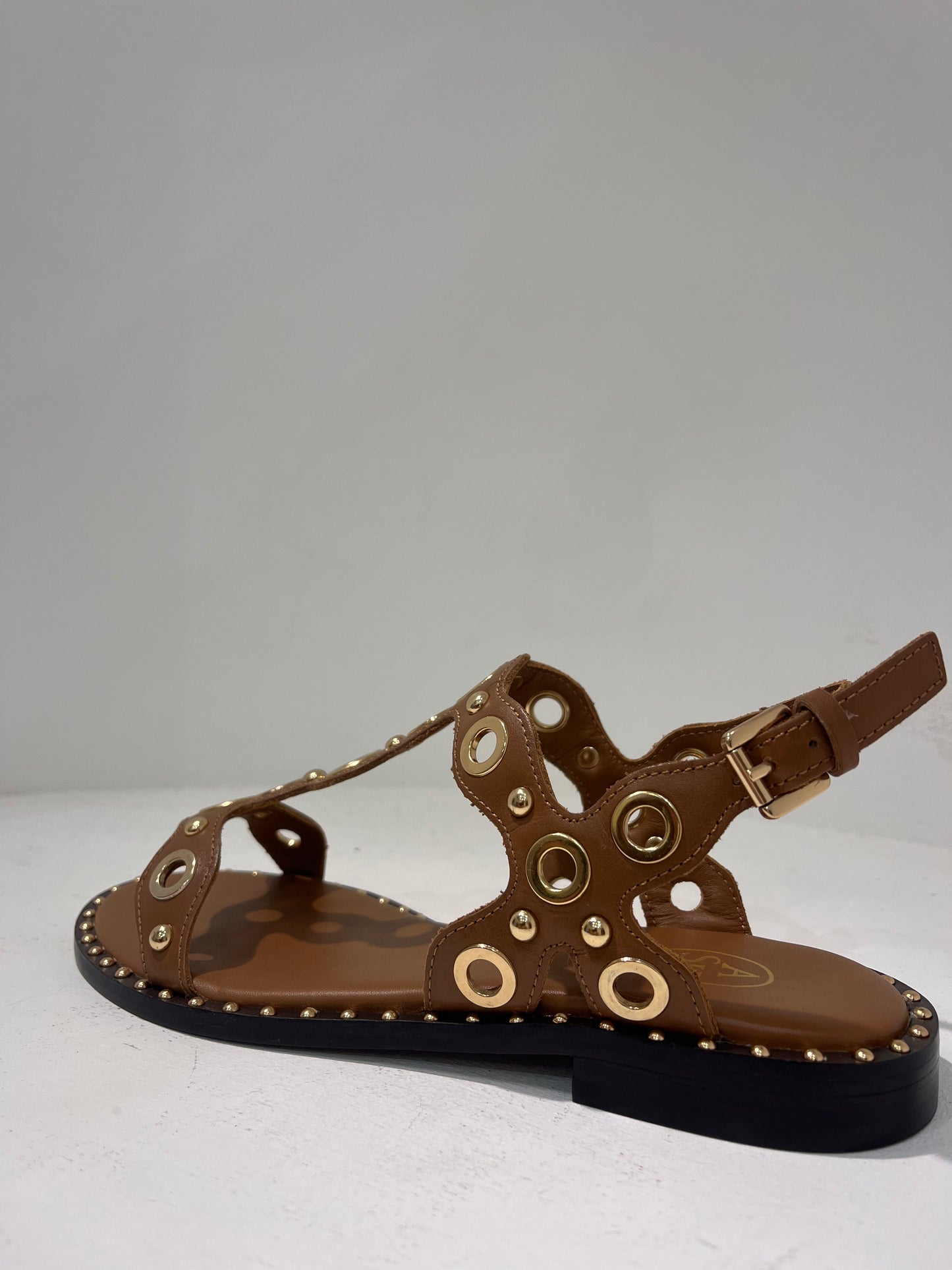 A Pop03 gold ring detail flat sandals