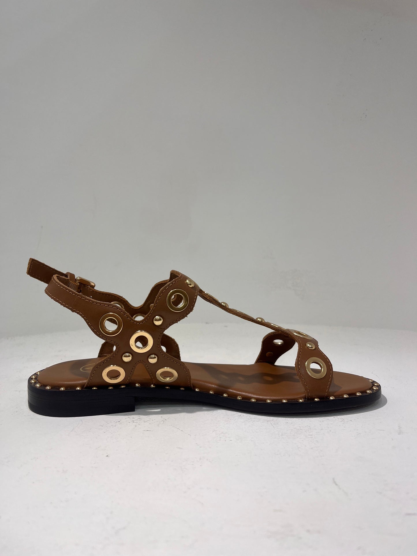 A Pop03 gold ring detail flat sandals