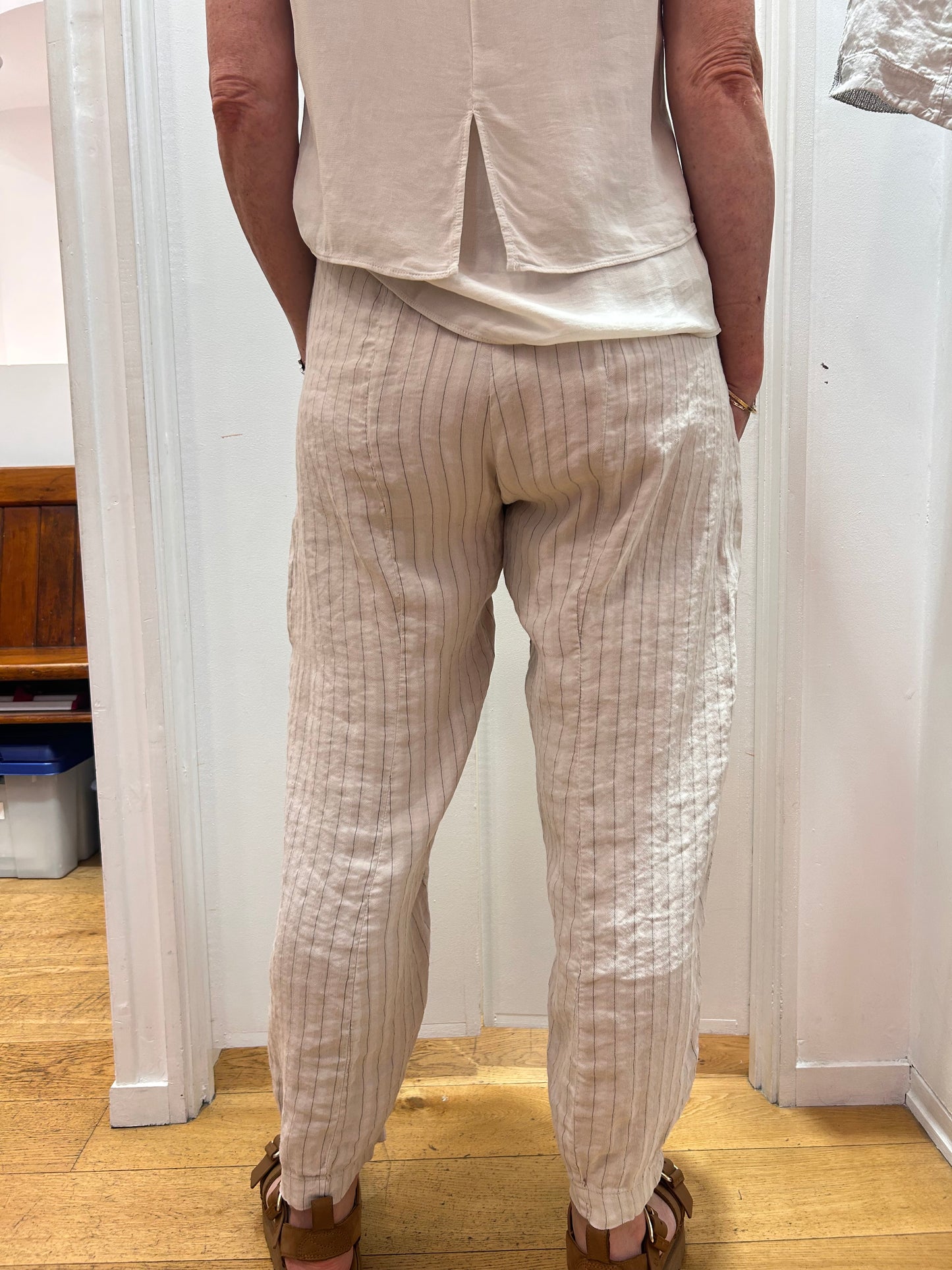 Tr P252 Stab stripe carrot trousers