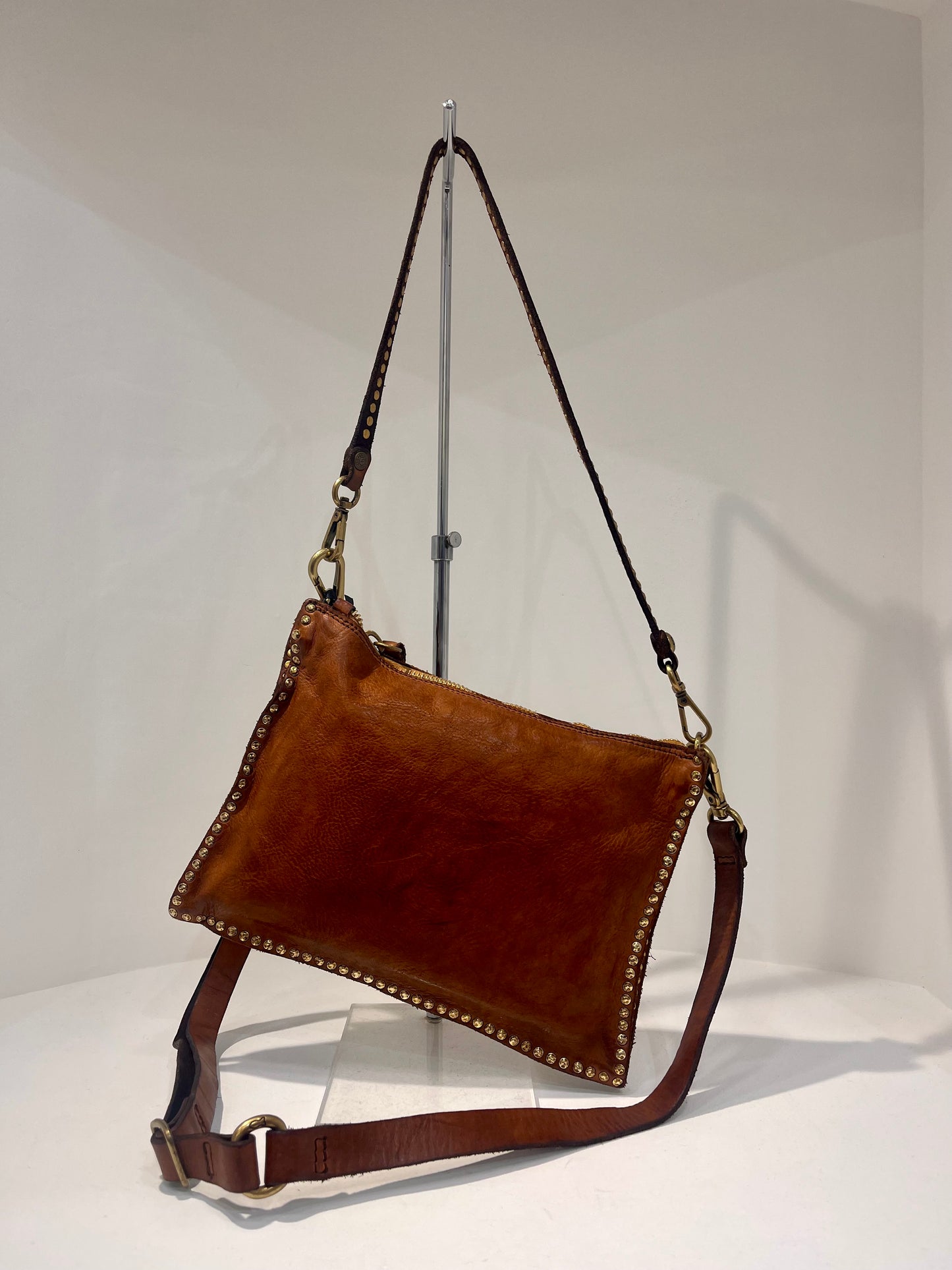C031070nd Stud detail X-body bag