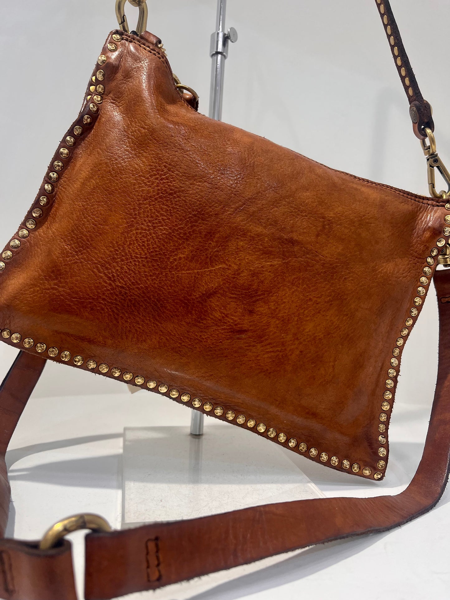 C031070nd Stud detail X-body bag