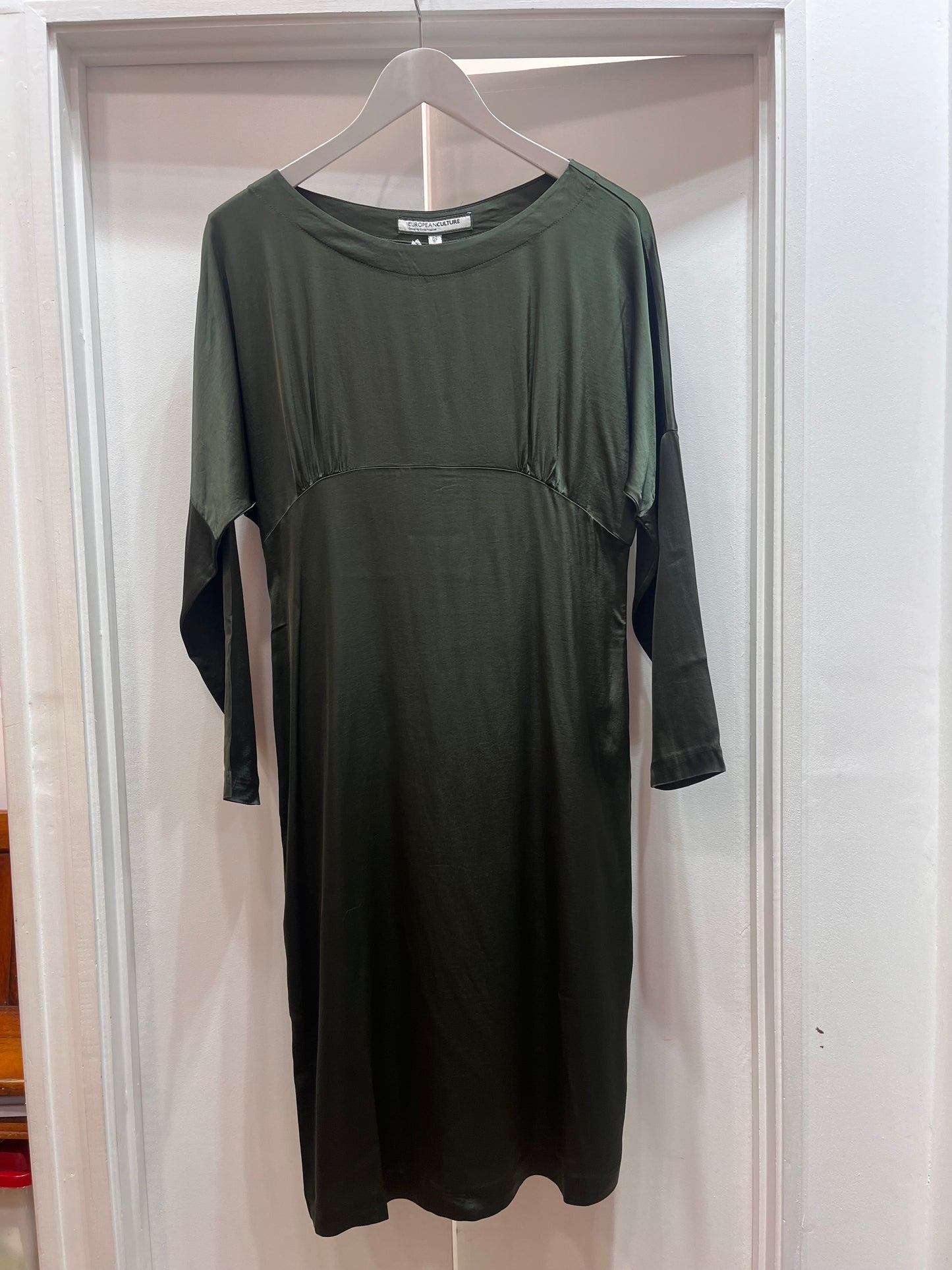 EC 16LO Scoop neck midi dress