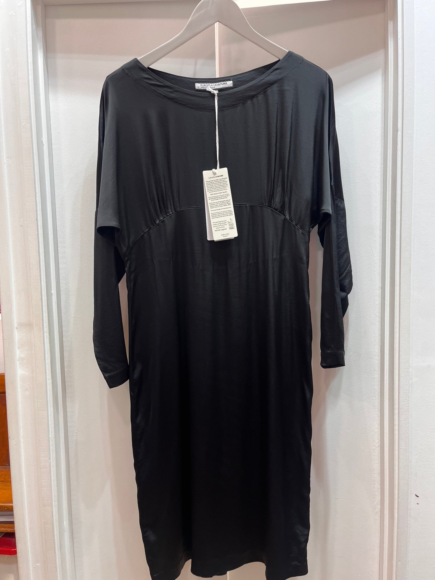 EC 16LO Scoop neck midi dress