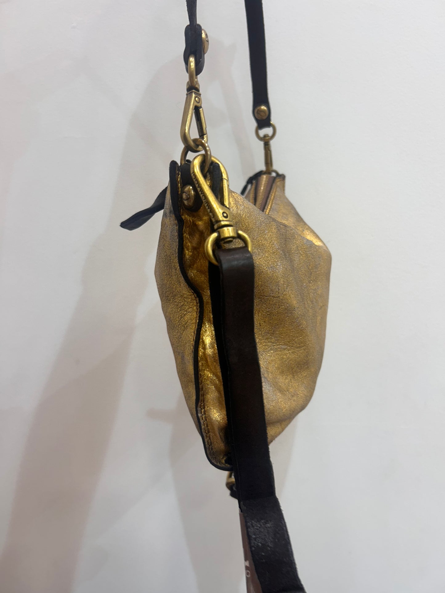 C 31070 Xbody metallic finish bag