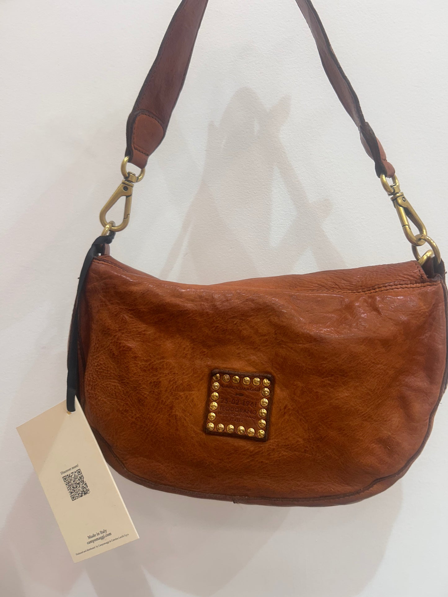 C 42490 Brass knot, pannelled small satchel