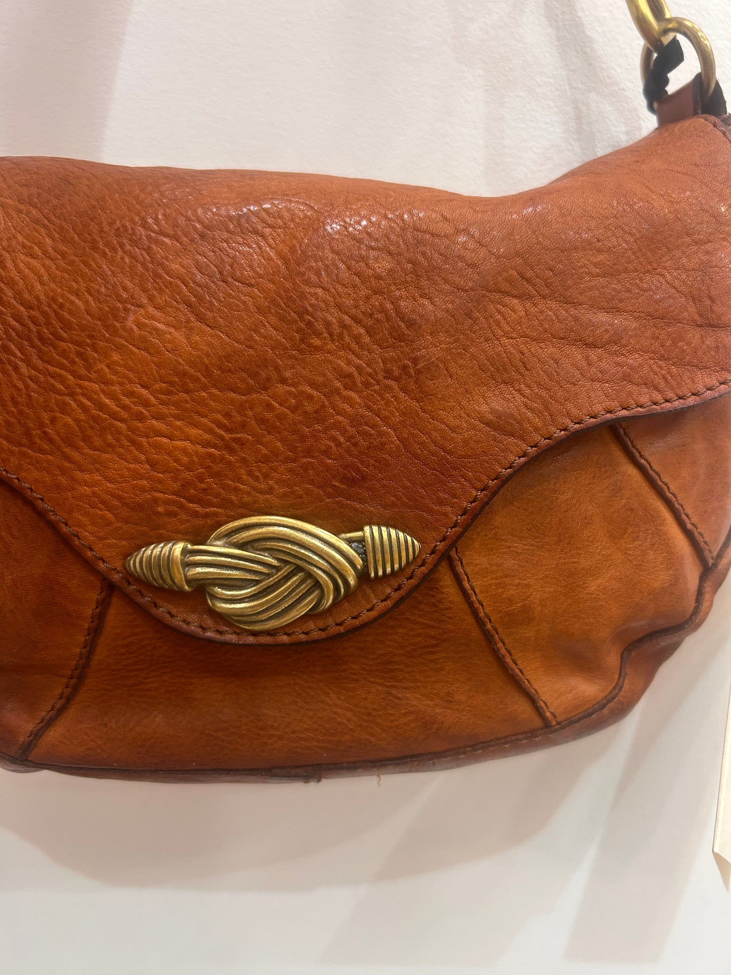 C 42490 Brass knot, pannelled small satchel