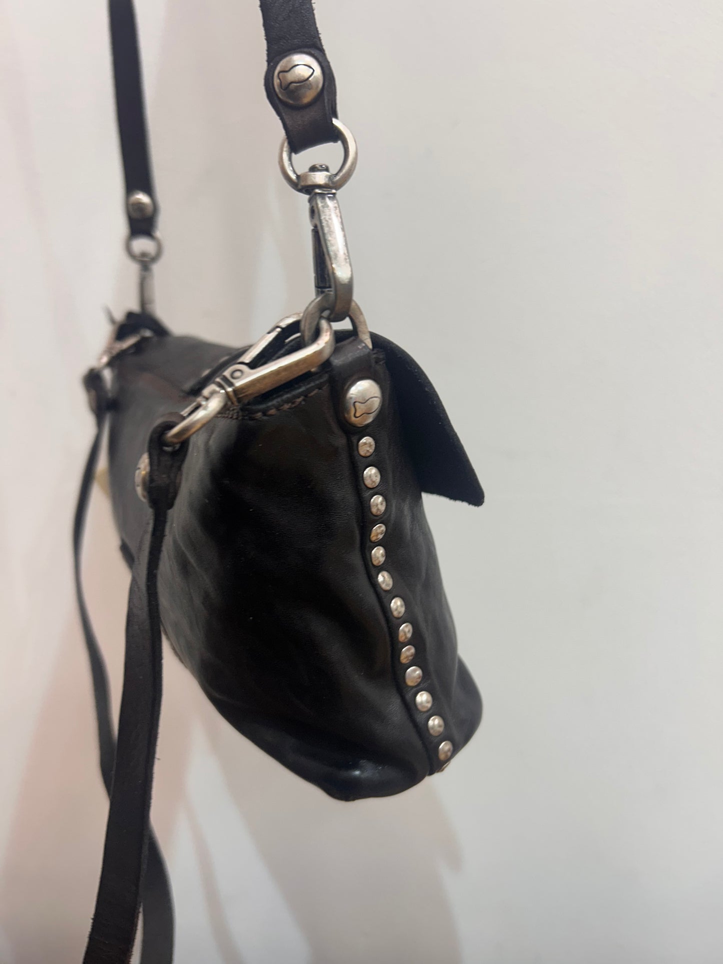 C 6290 Loop stud detail small satchel