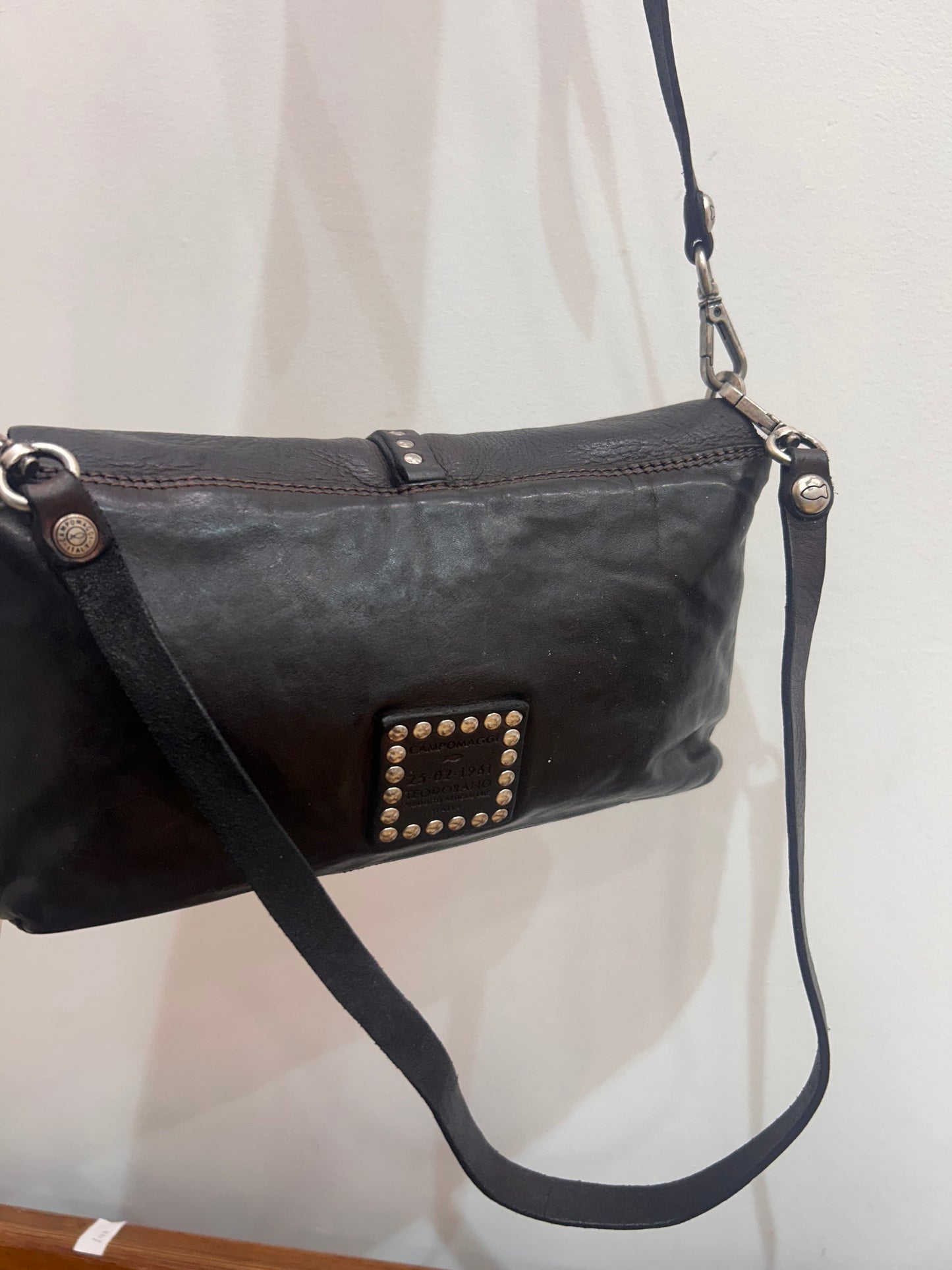 C 6290 Loop stud detail small satchel