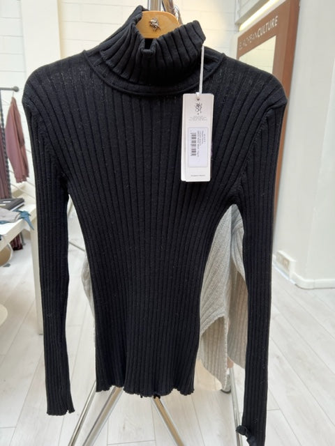 EC M650 Ribbed skinny polo neck