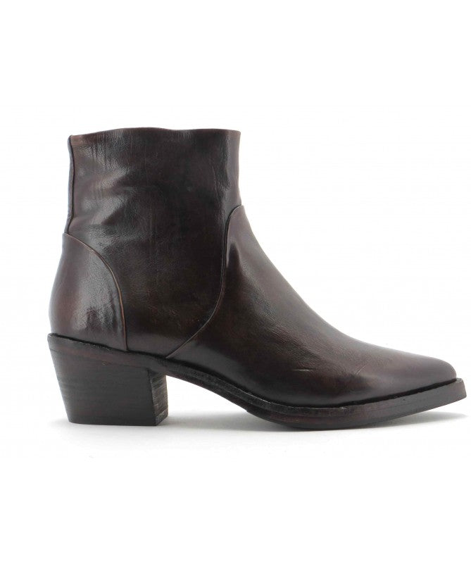 Z 252 21 15 7A washed leather western ankle boot