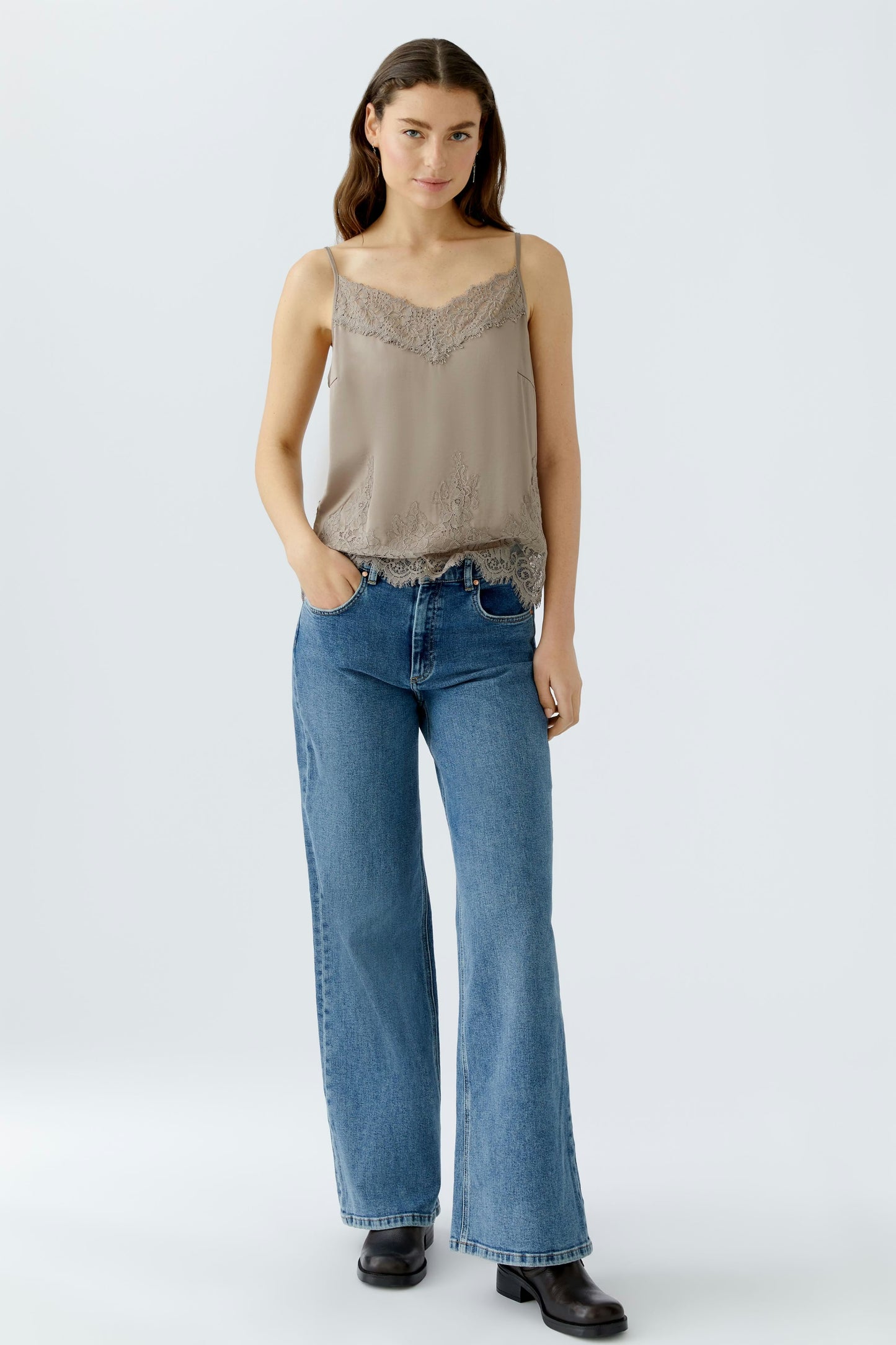O 94325 Silky lace trim camisole