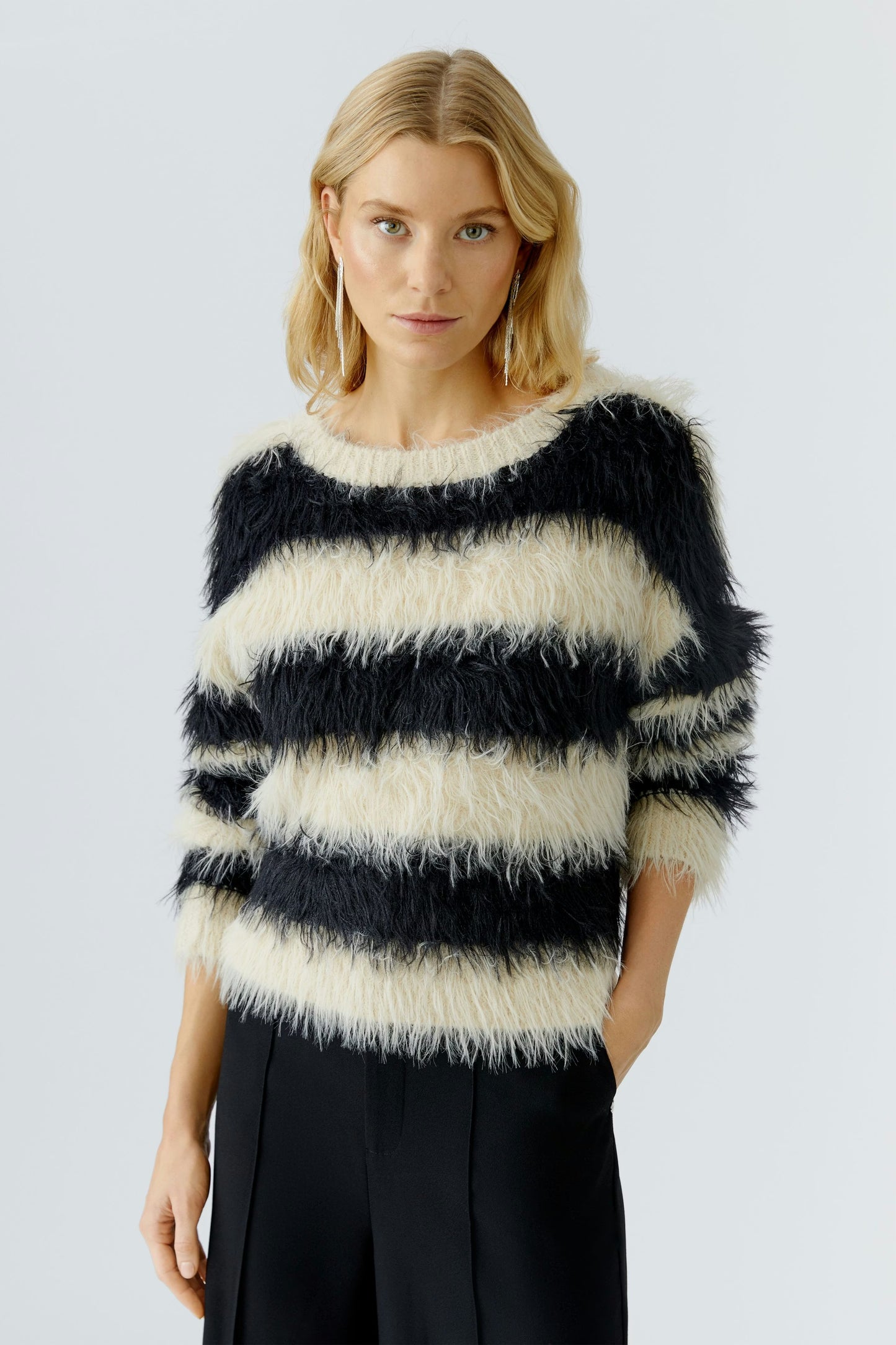 O 95506 fluffy striped pullover