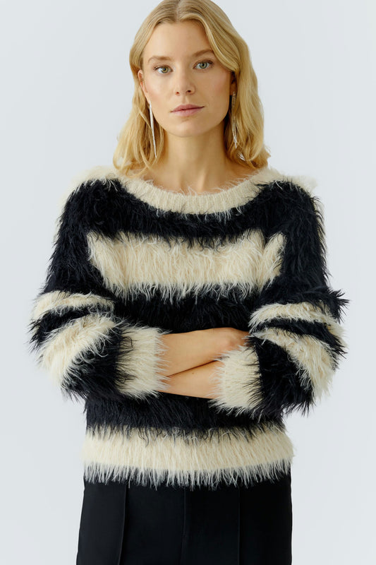O 95506 fluffy striped pullover
