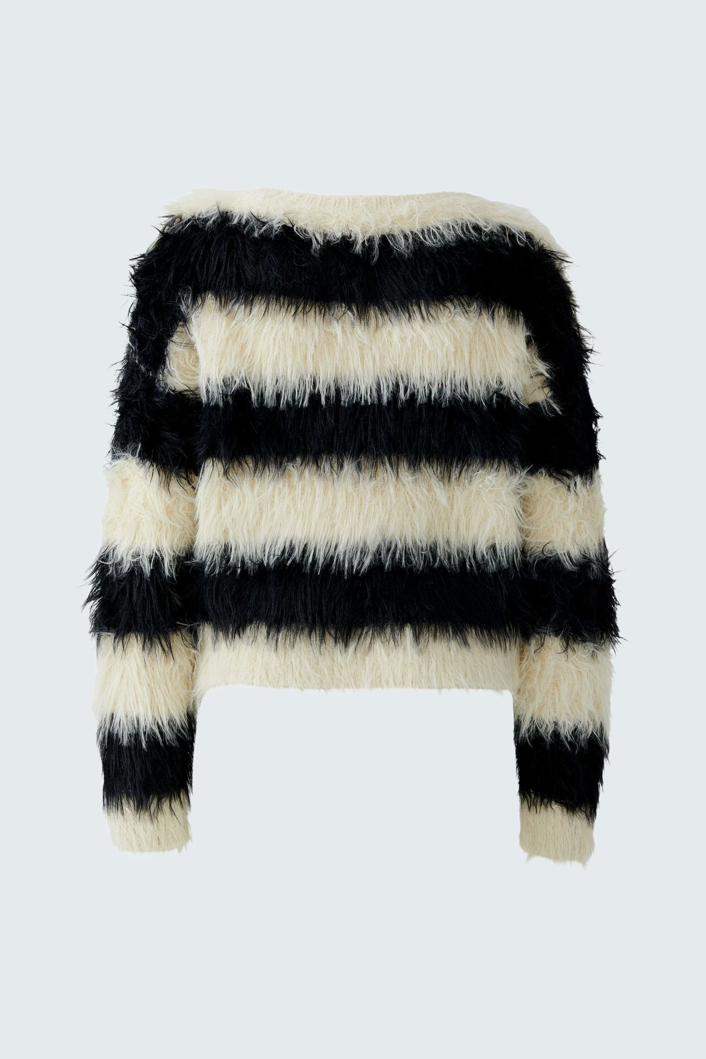 O 95506 fluffy striped pullover