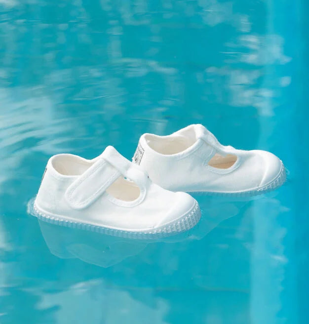 V 1136625 Tbar canvas playshoe