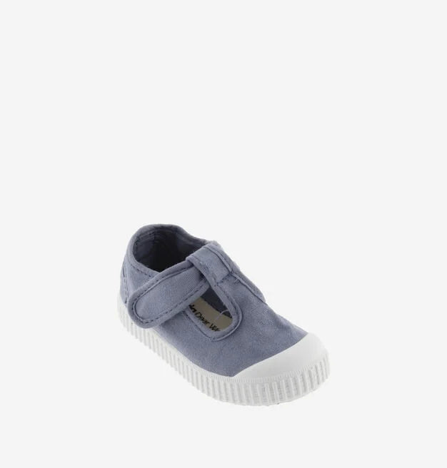 V 1136625 Tbar canvas playshoe