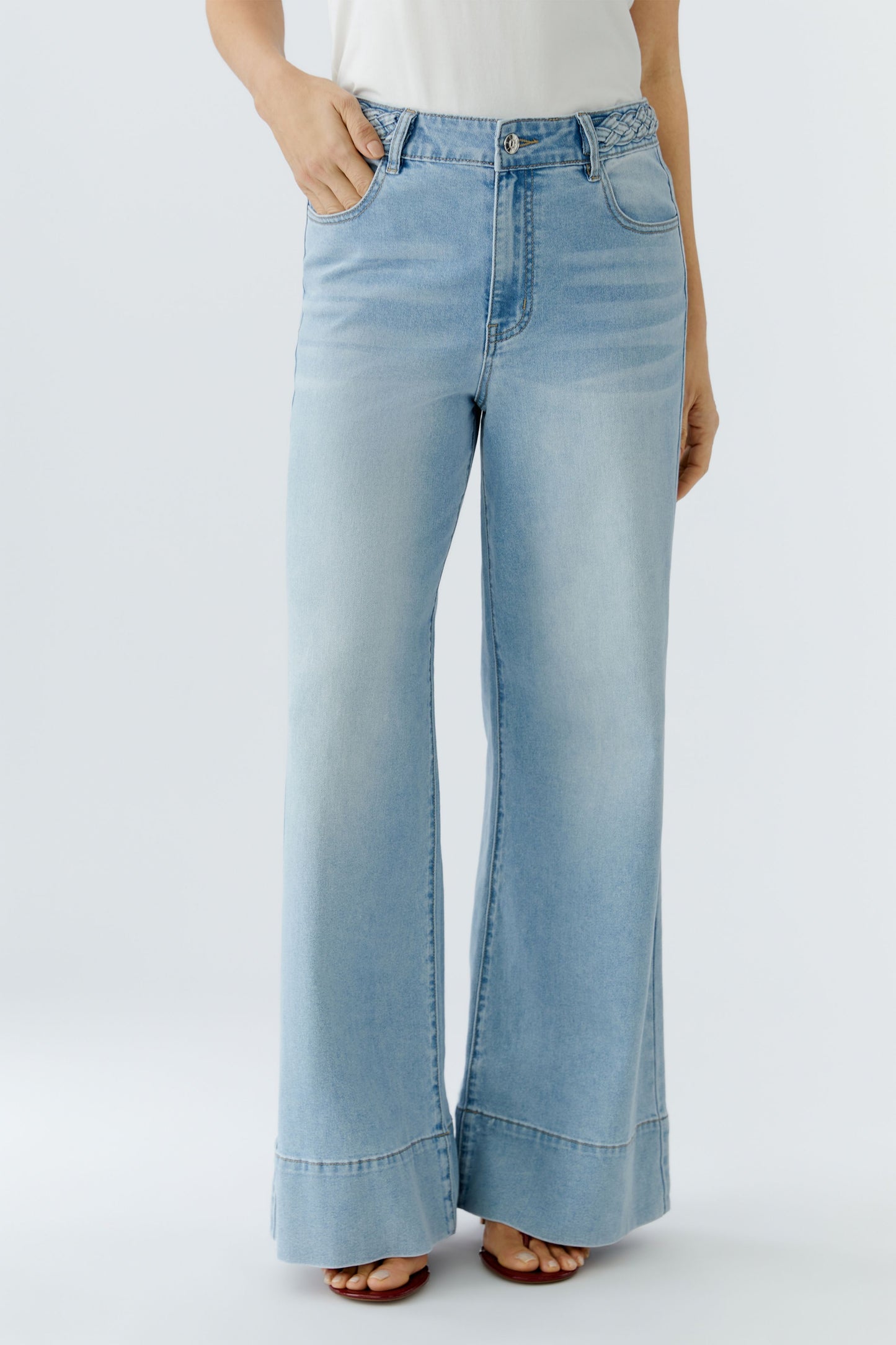 O 96819 Wide leg jeans with plait trim