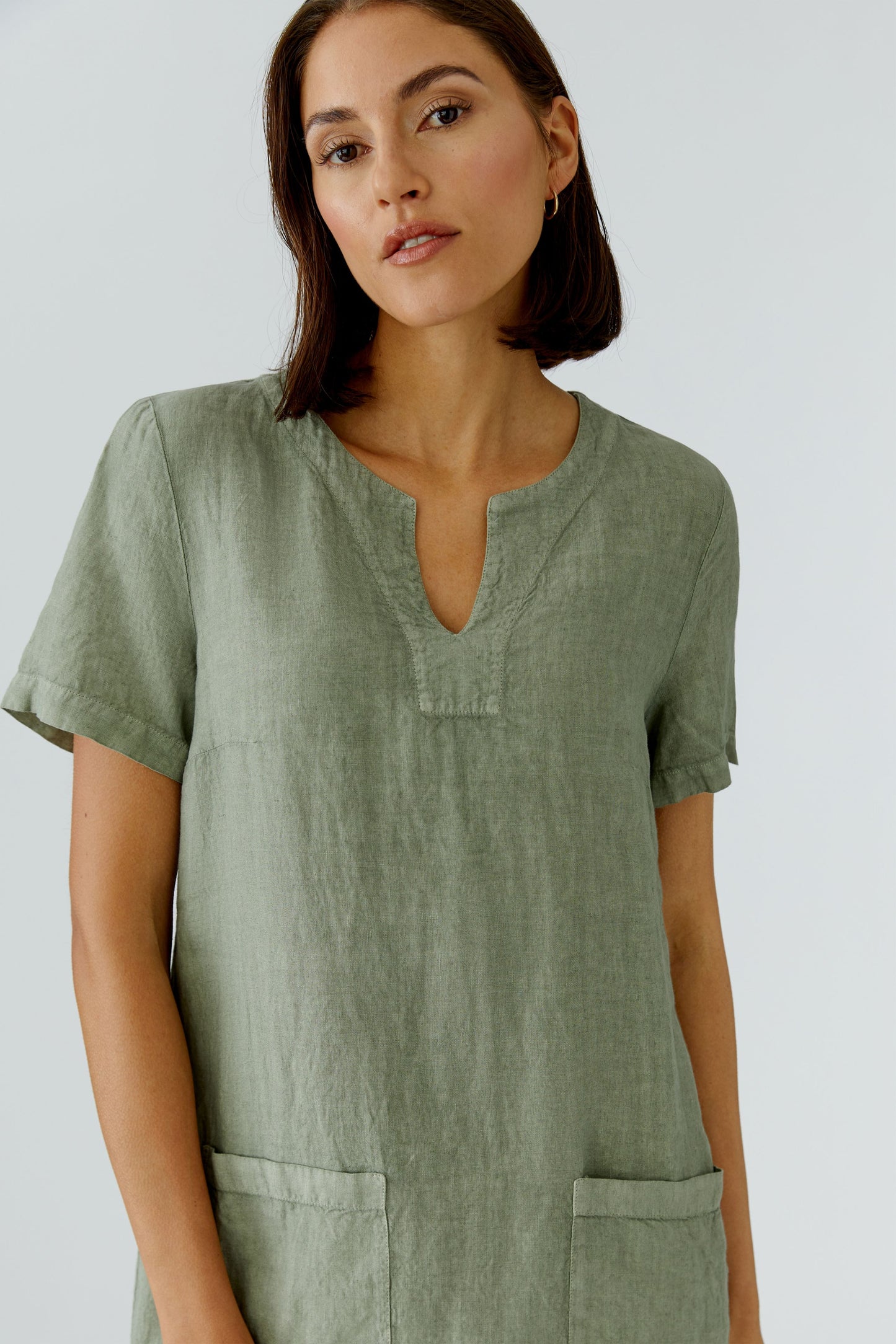 O 97170 Linen shaped notch neck dress