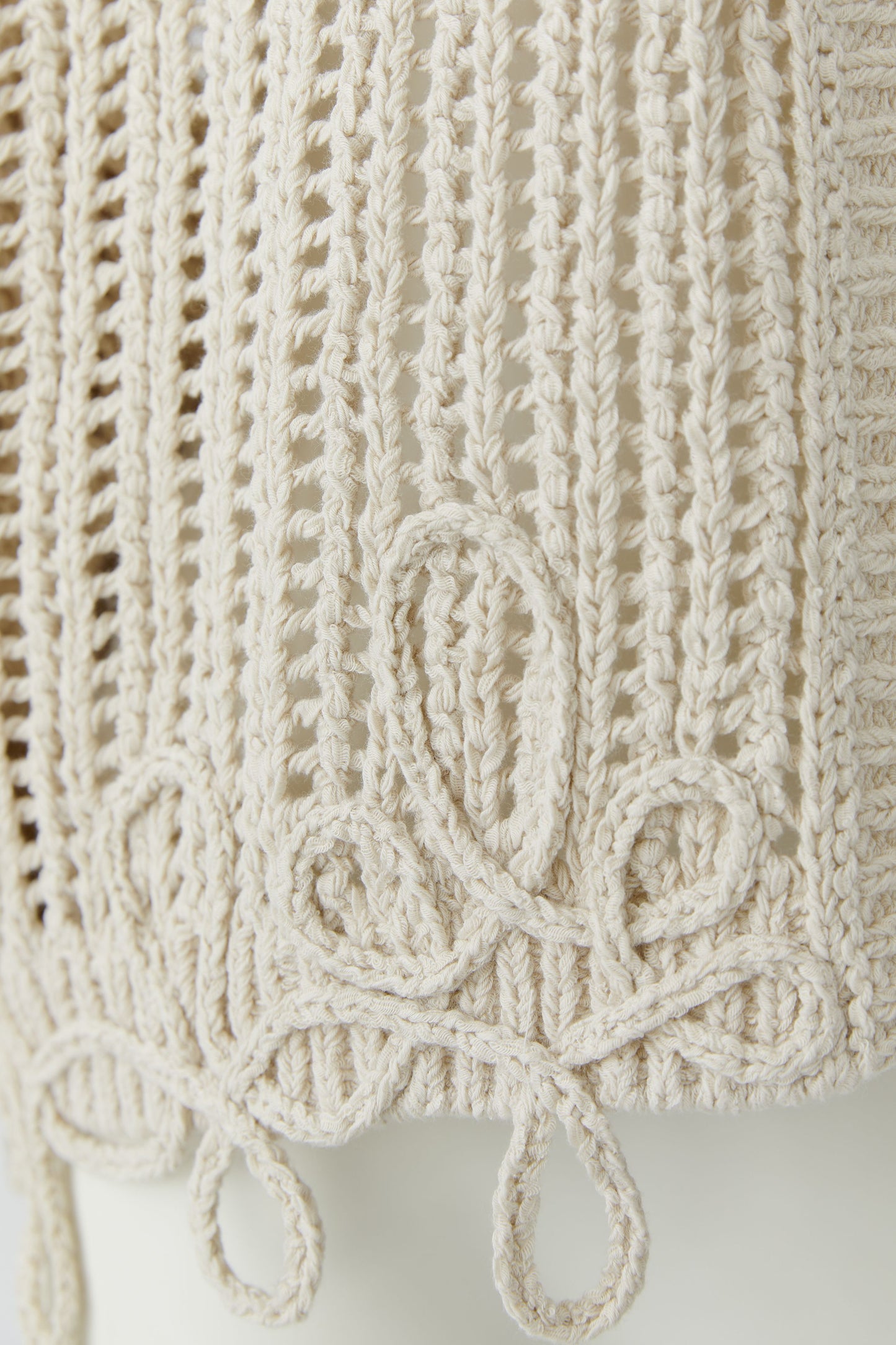 O 97326 Open weave and decorative knit cardi