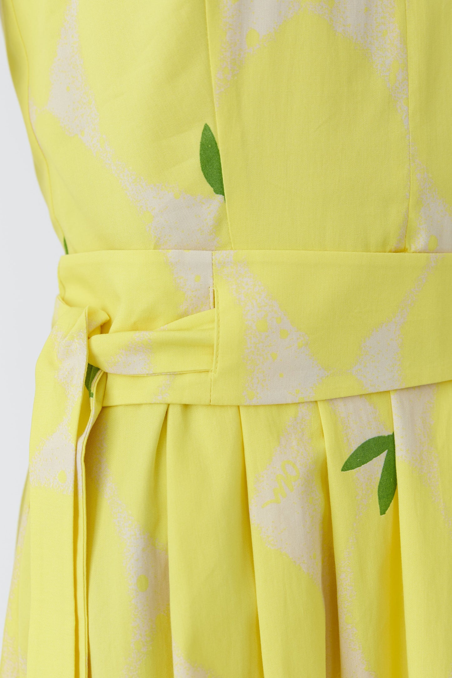 O 97347 Lemon print vintage style dress