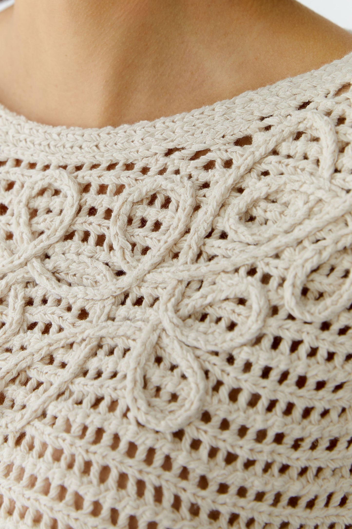 O 97438 Open decorative knit s/s top