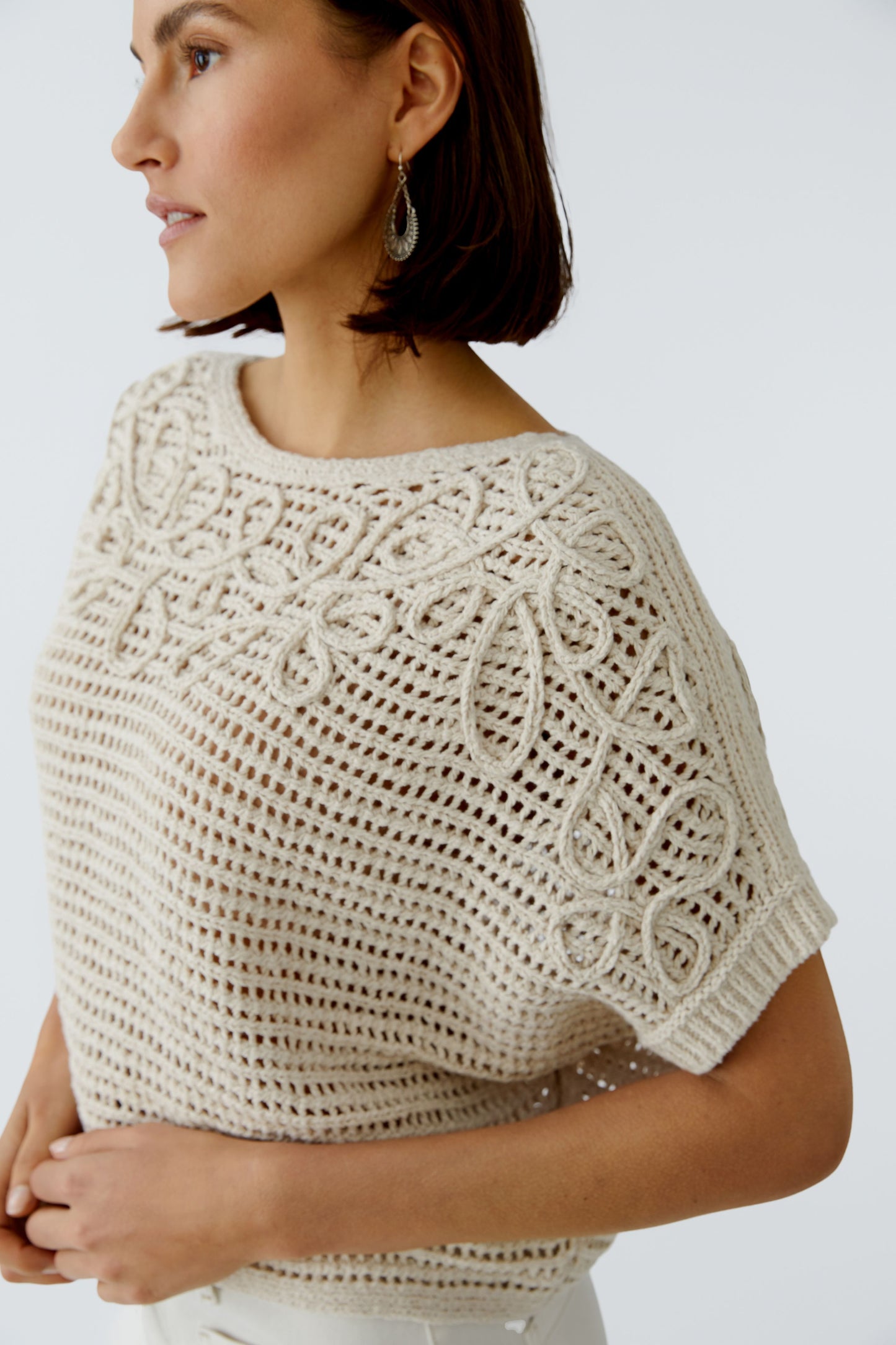 O 97438 Open decorative knit s/s top