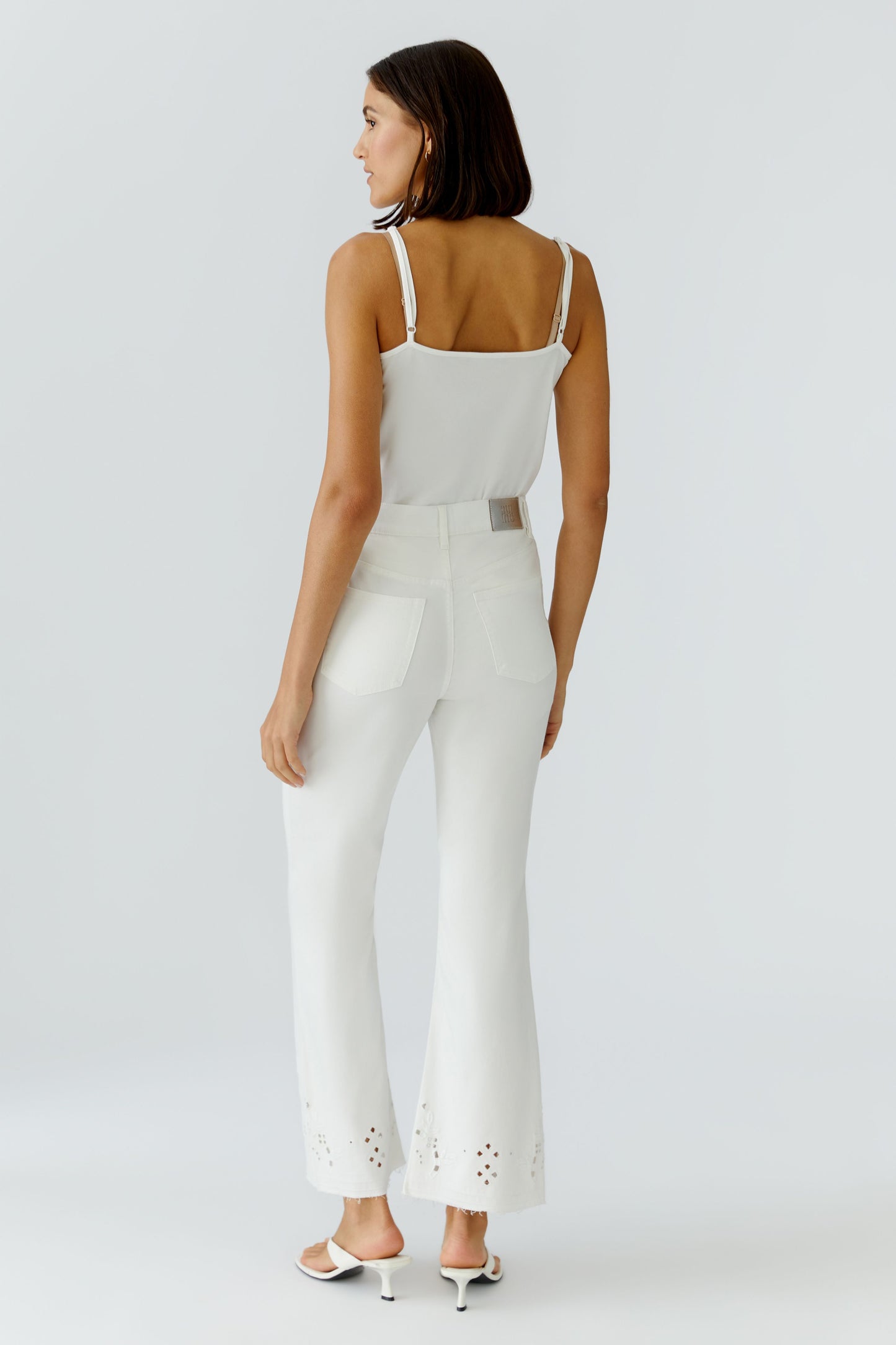 O 97478 Broderie hem bootleg jeans