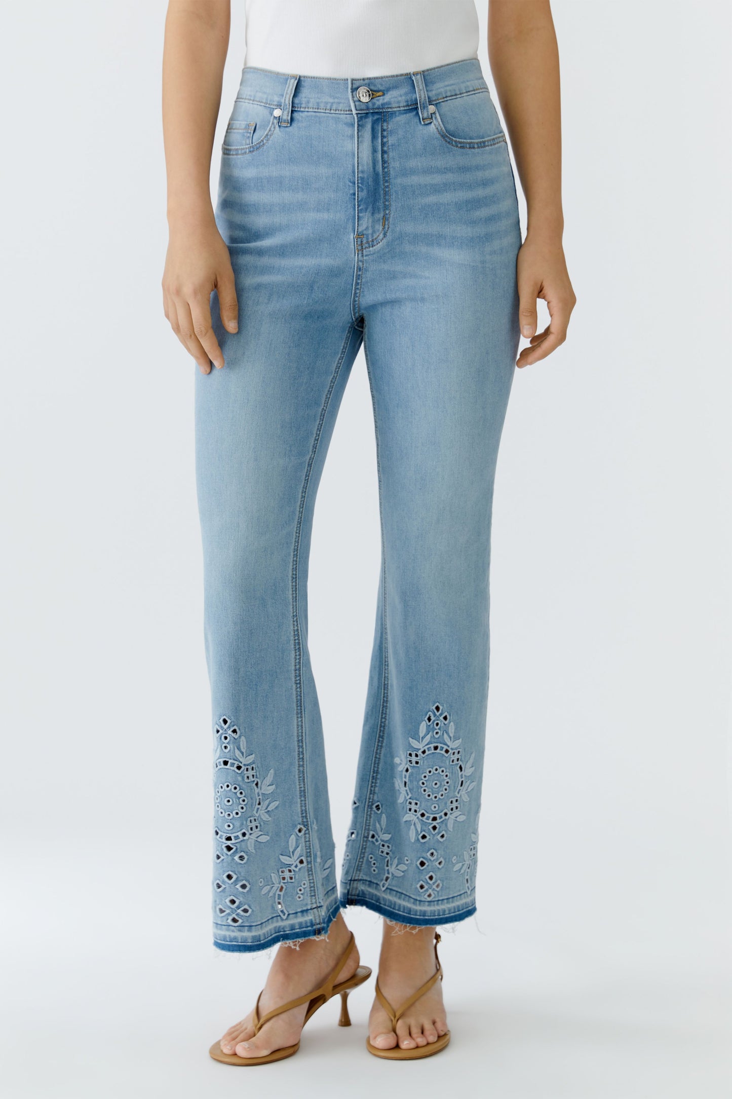 O 97658 Broderie raw hem bootleg jeans