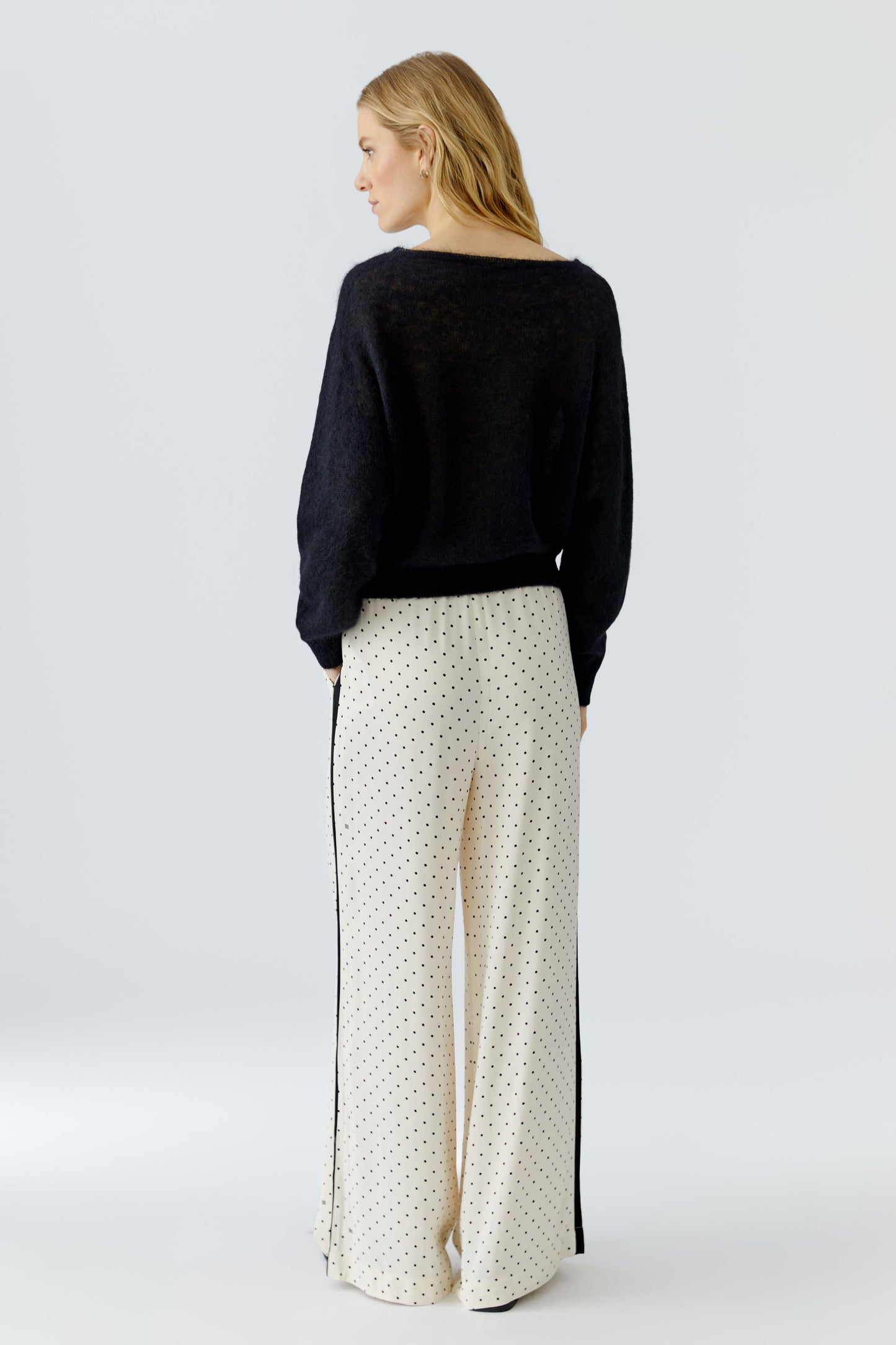 O 97856 Light batwing jumper