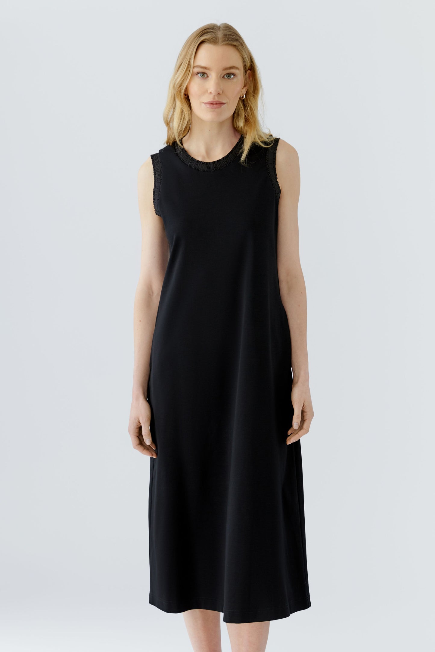 O 98820 Sleeveless dress