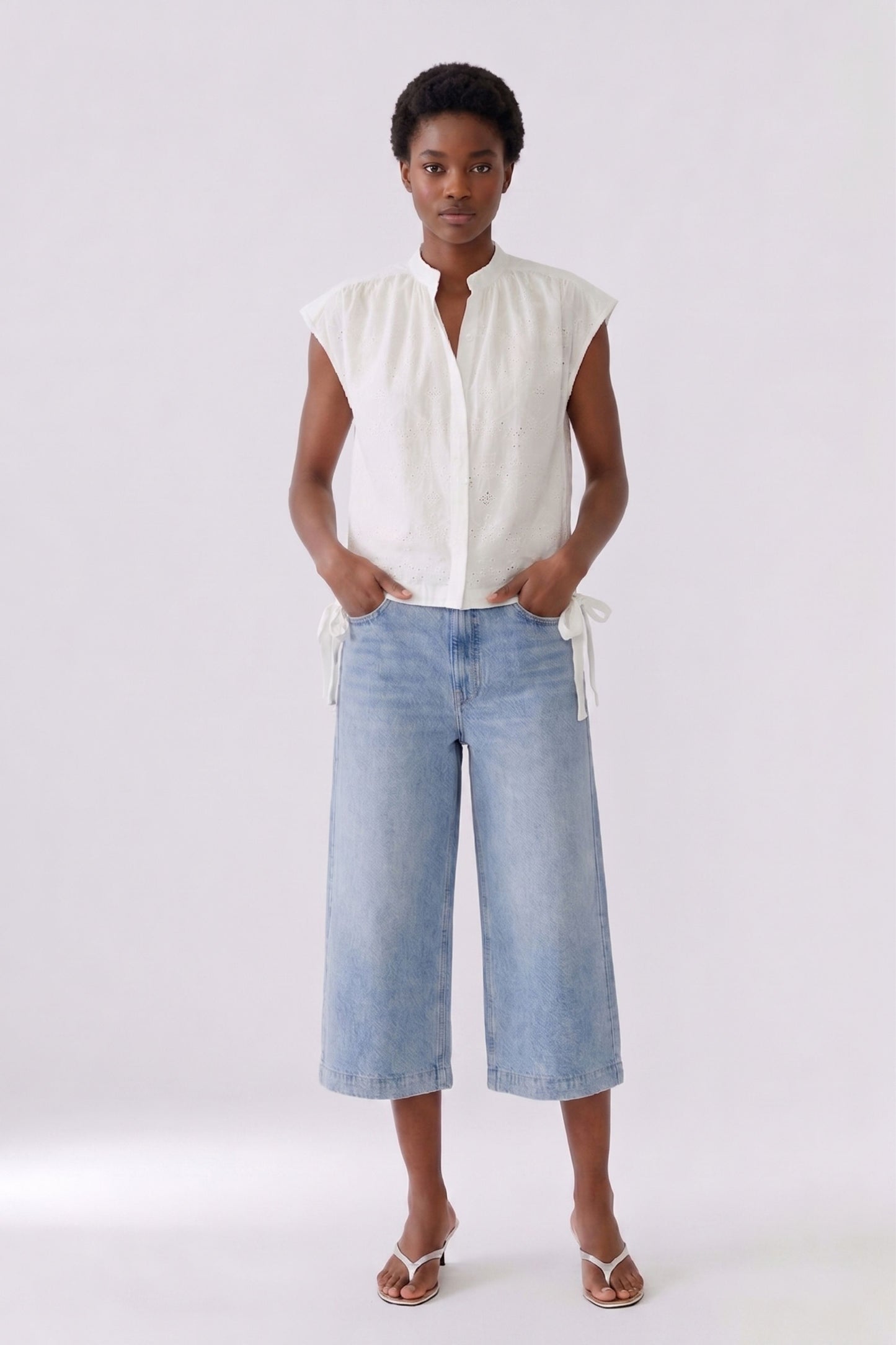 O 98859 Broderie anglaise sleeveless blouse
