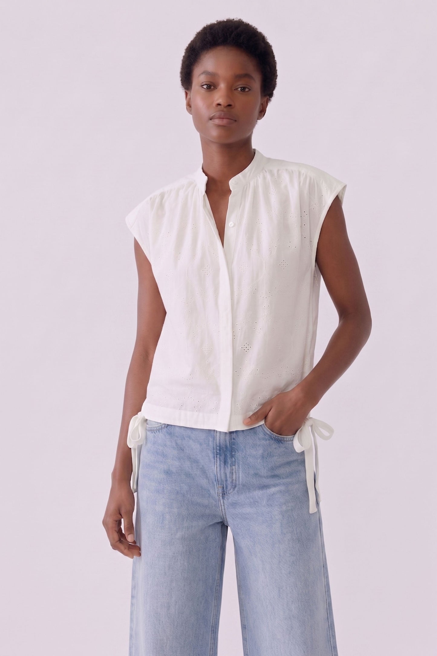 O 98859 Broderie anglaise sleeveless blouse