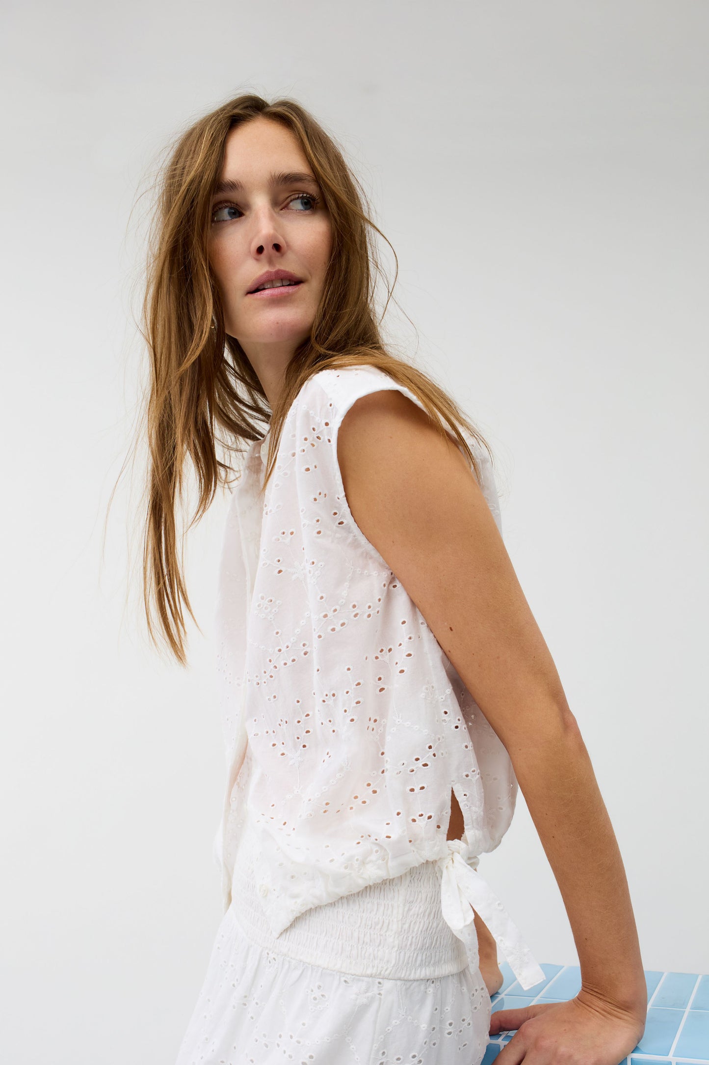 O 98859 Broderie anglaise sleeveless blouse