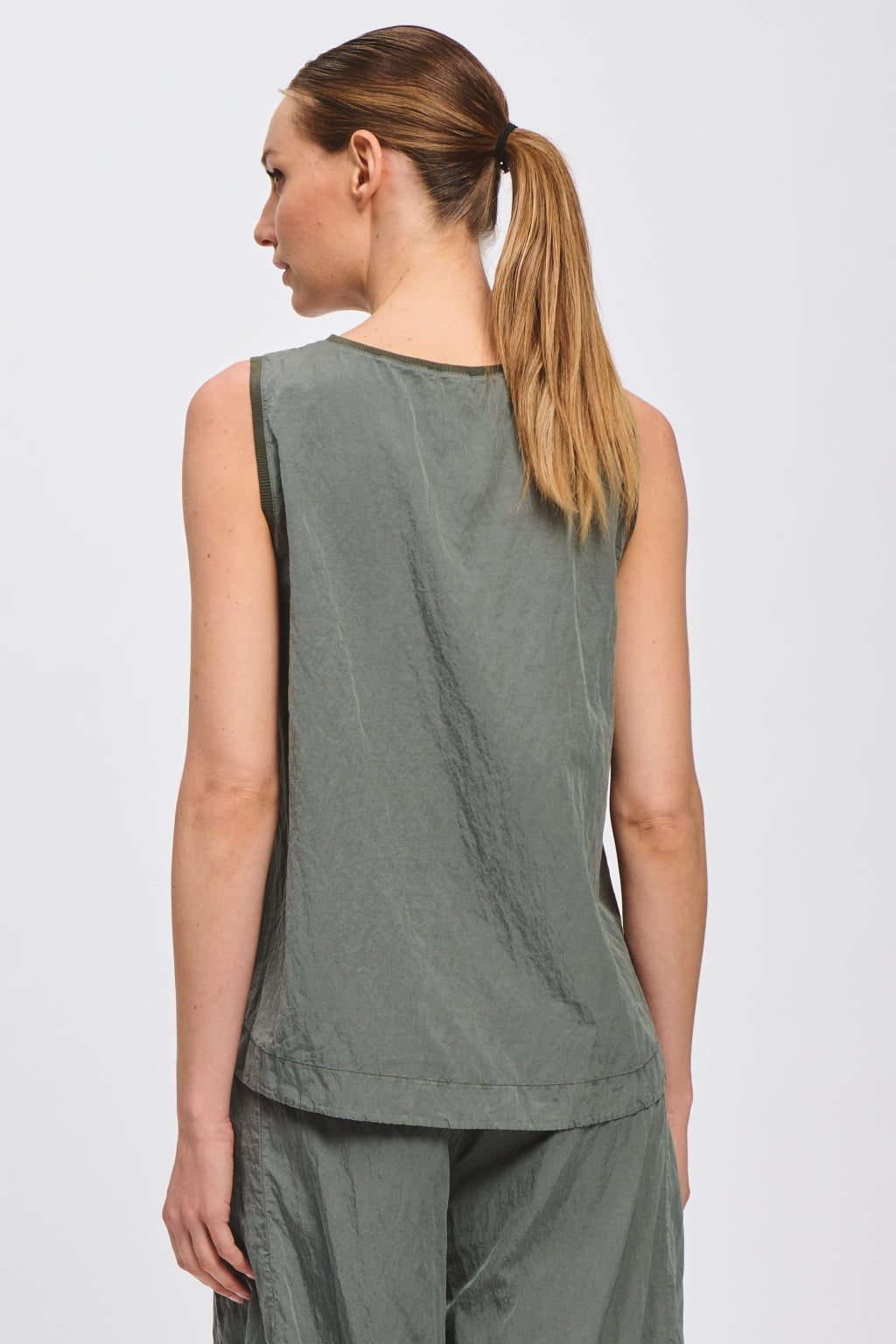 Tr V313 Silk V-neck tank.