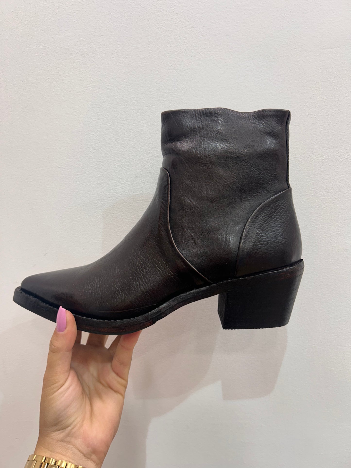 Z 252 21 15 7A washed leather western ankle boot