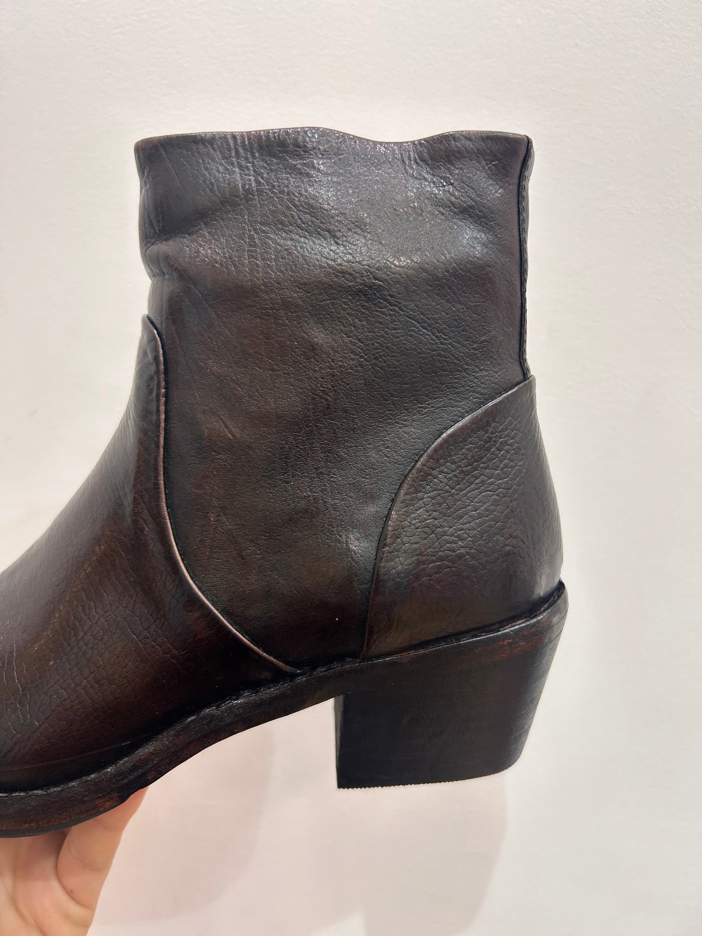 Z 252 21 15 7A washed leather western ankle boot