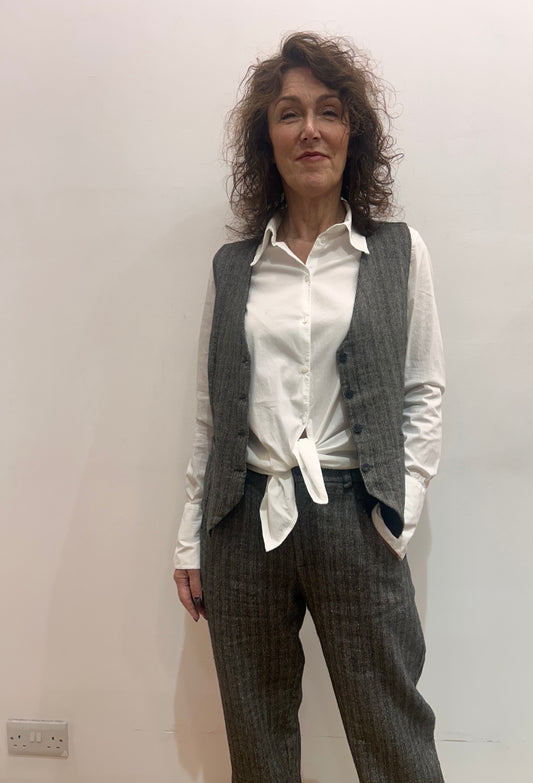 Tr A104 Herringbone stripe carrot trousers