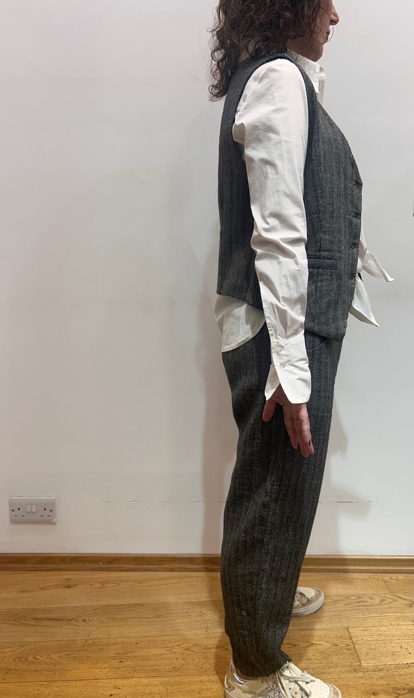 Tr A104 Herringbone stripe carrot trousers