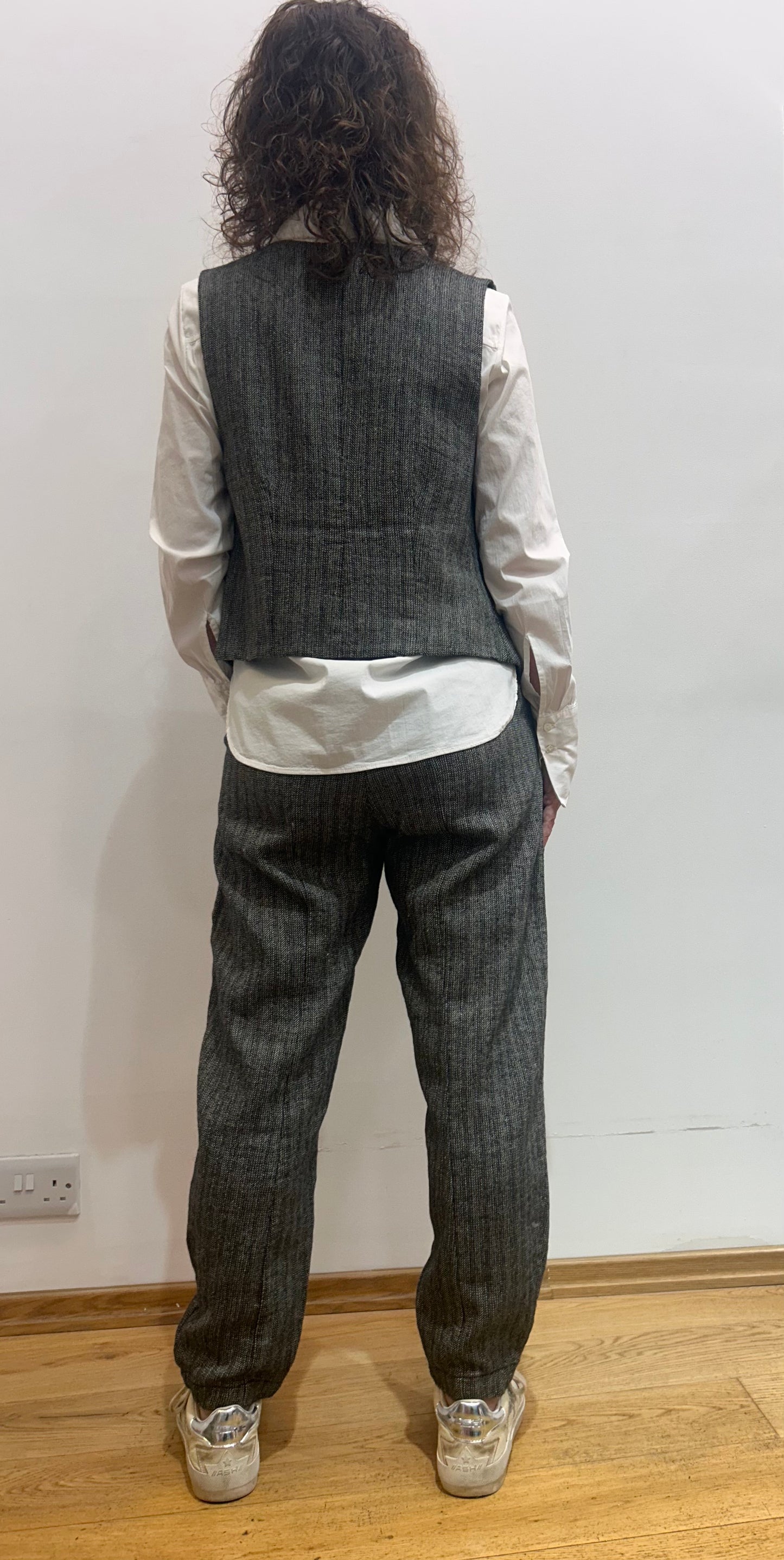 Tr A104 Herringbone stripe carrot trousers