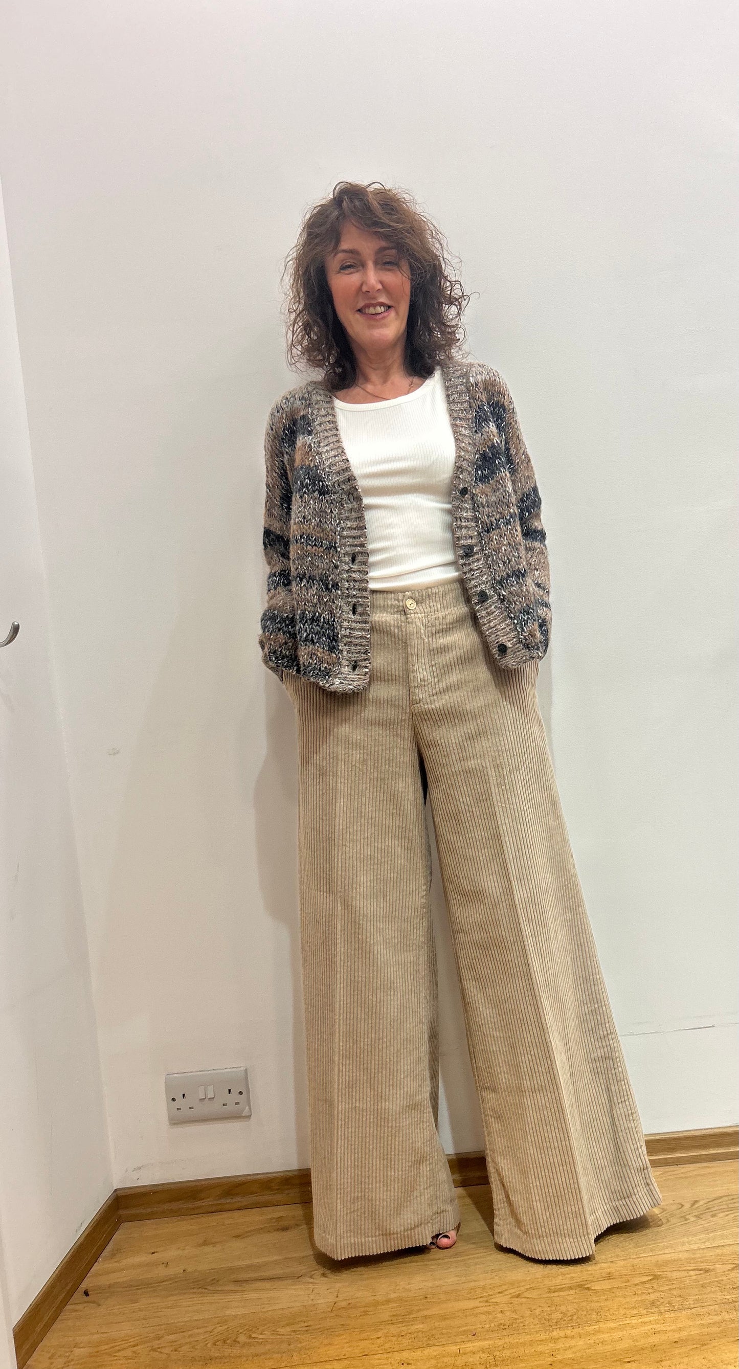 EC 054u Jumbo cord wide leg trousers