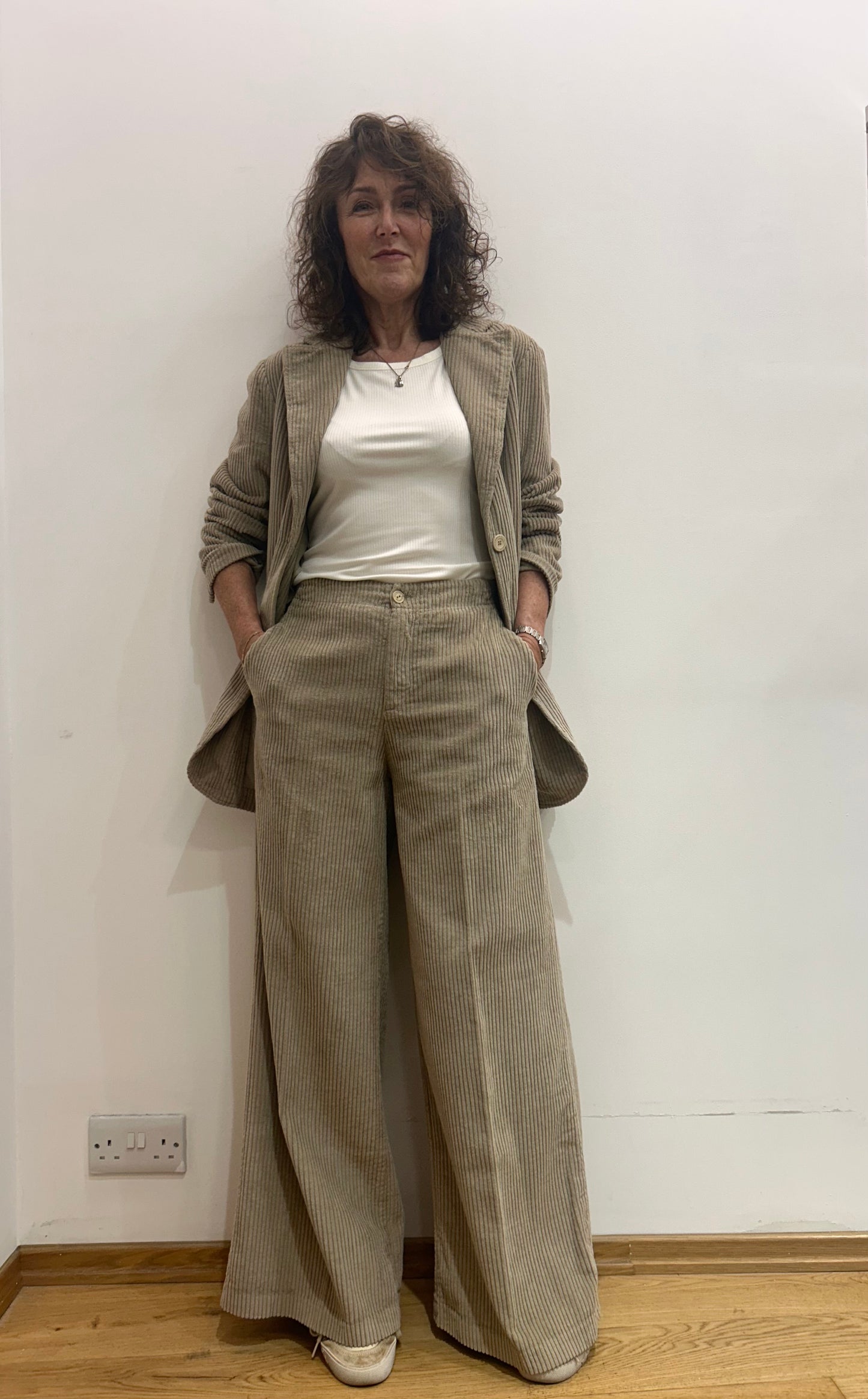 EC 054u Jumbo cord wide leg trousers